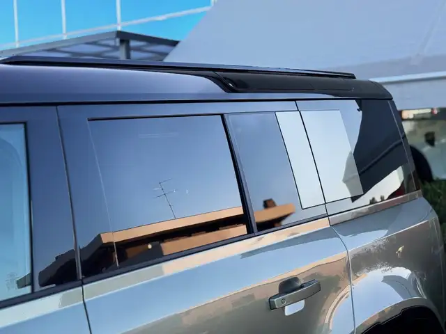 Land Rover Defender view 19