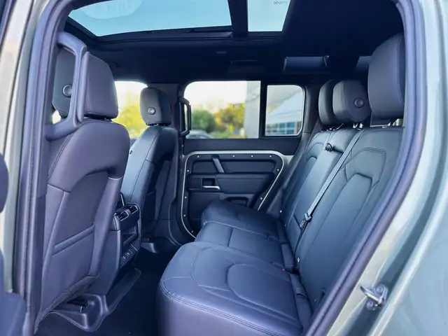 Land Rover Defender view 9