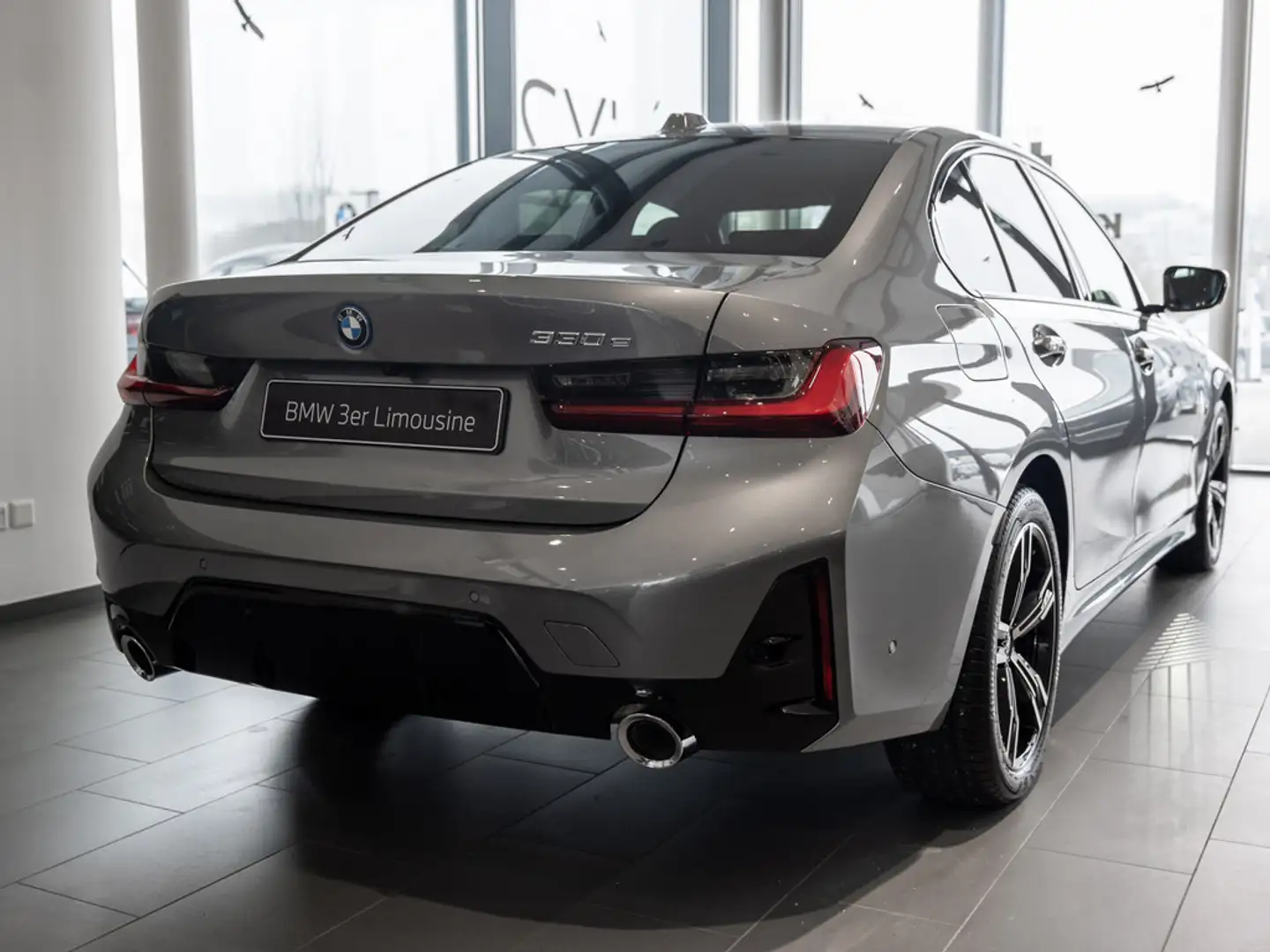 BMW 330 e M-Sport LED NAVI SHZ PDC KEYLESS KLIMA Gris - 2