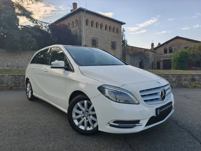 Mercedes-Benz B 180