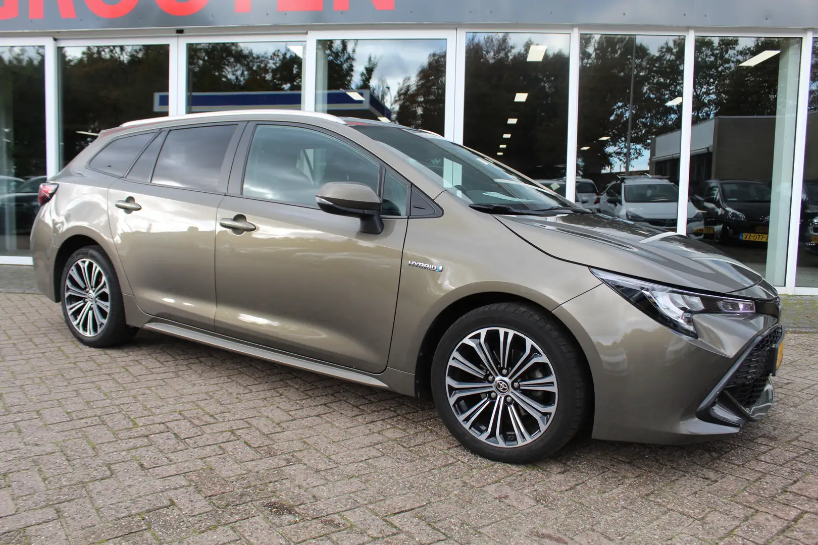 Toyota Corolla Touring Sports 1.8 Hybrid Dynamic Groen - 2