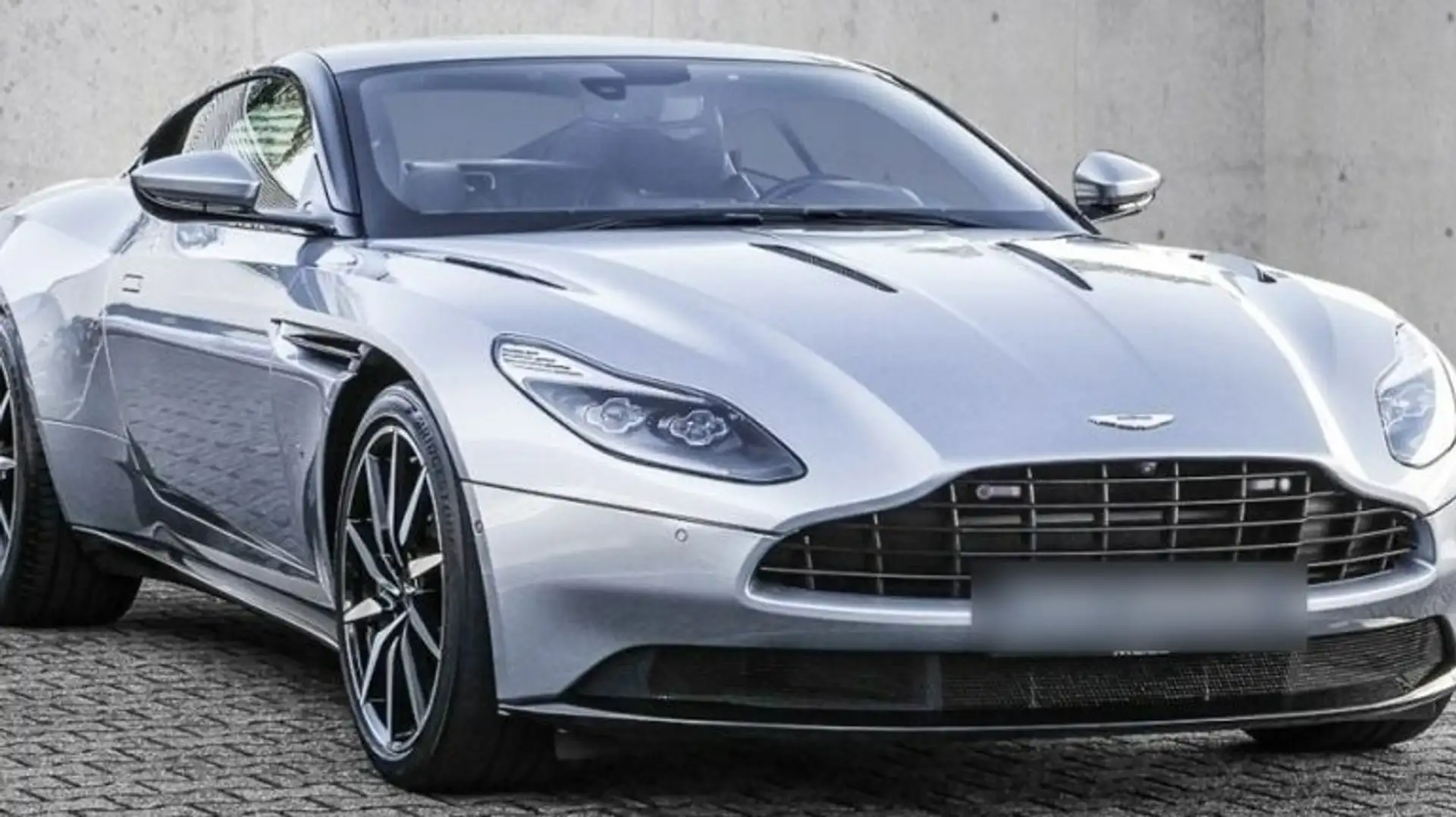 Aston Martin DB11 5.2 608 Stříbrná - 1