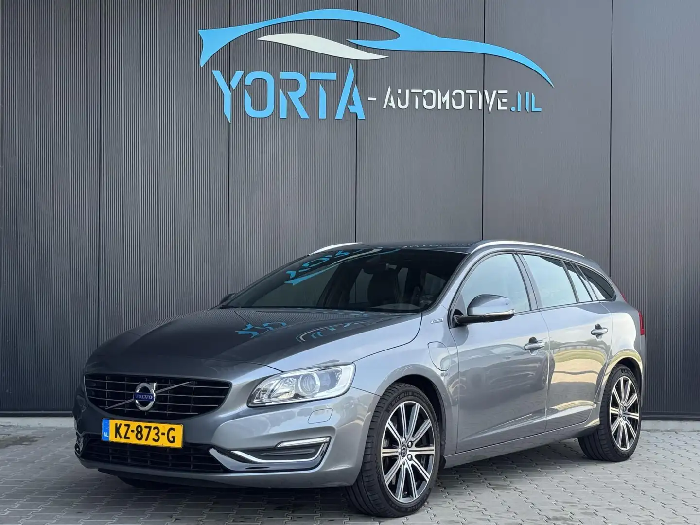 Volvo V60 2.4 D5 Twin Engine NL AUTO*TR. HAAK*MEMORY*LEDER Gris - 1