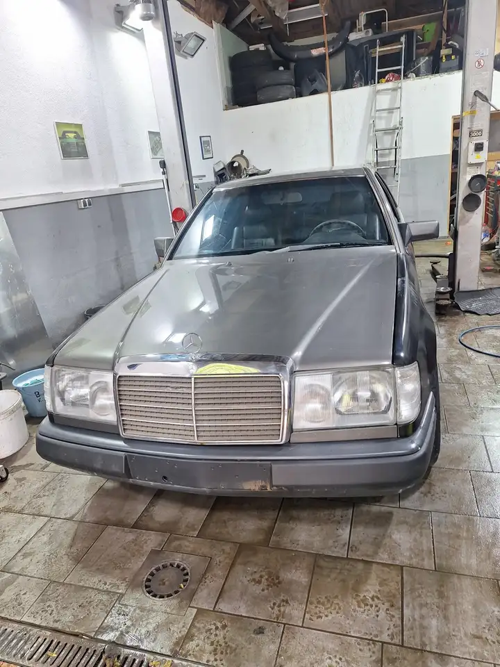 Mercedes-Benz 300, foto 1