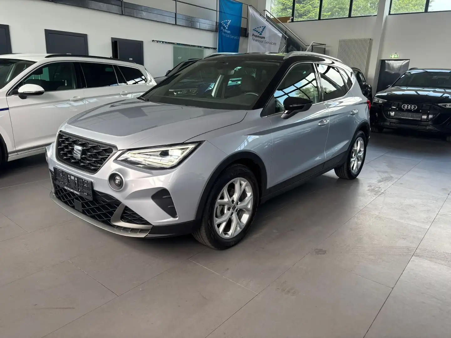 SEAT Arona FR-Line 1.0 TSI DAB/LED/PDC/ACC/17 Серебристый - 1