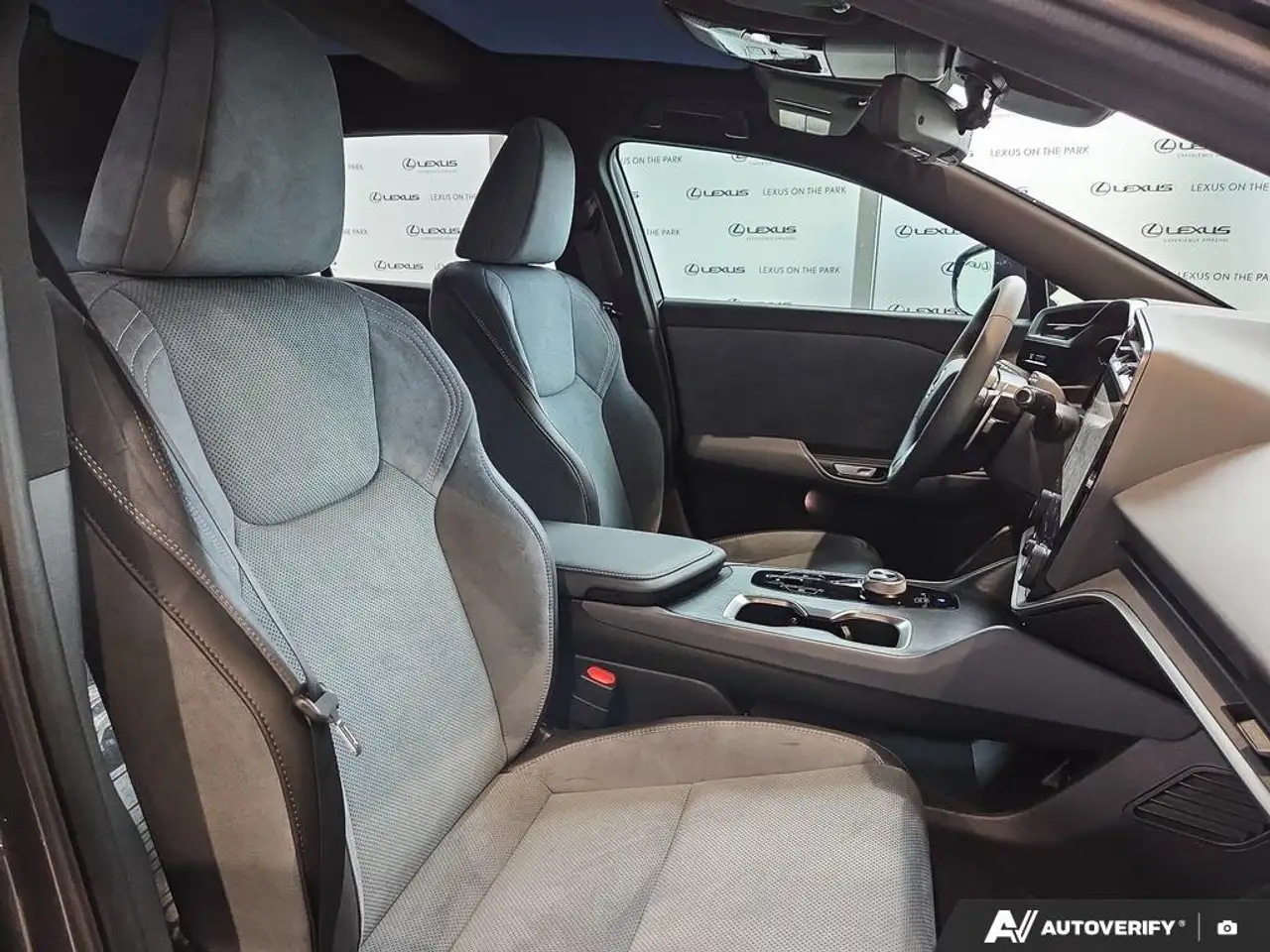 Lexus RZ снимка Lexus RZ