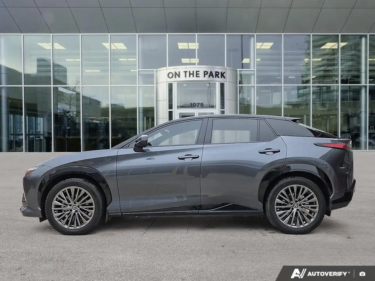 Lexus RZ снимка Lexus RZ
