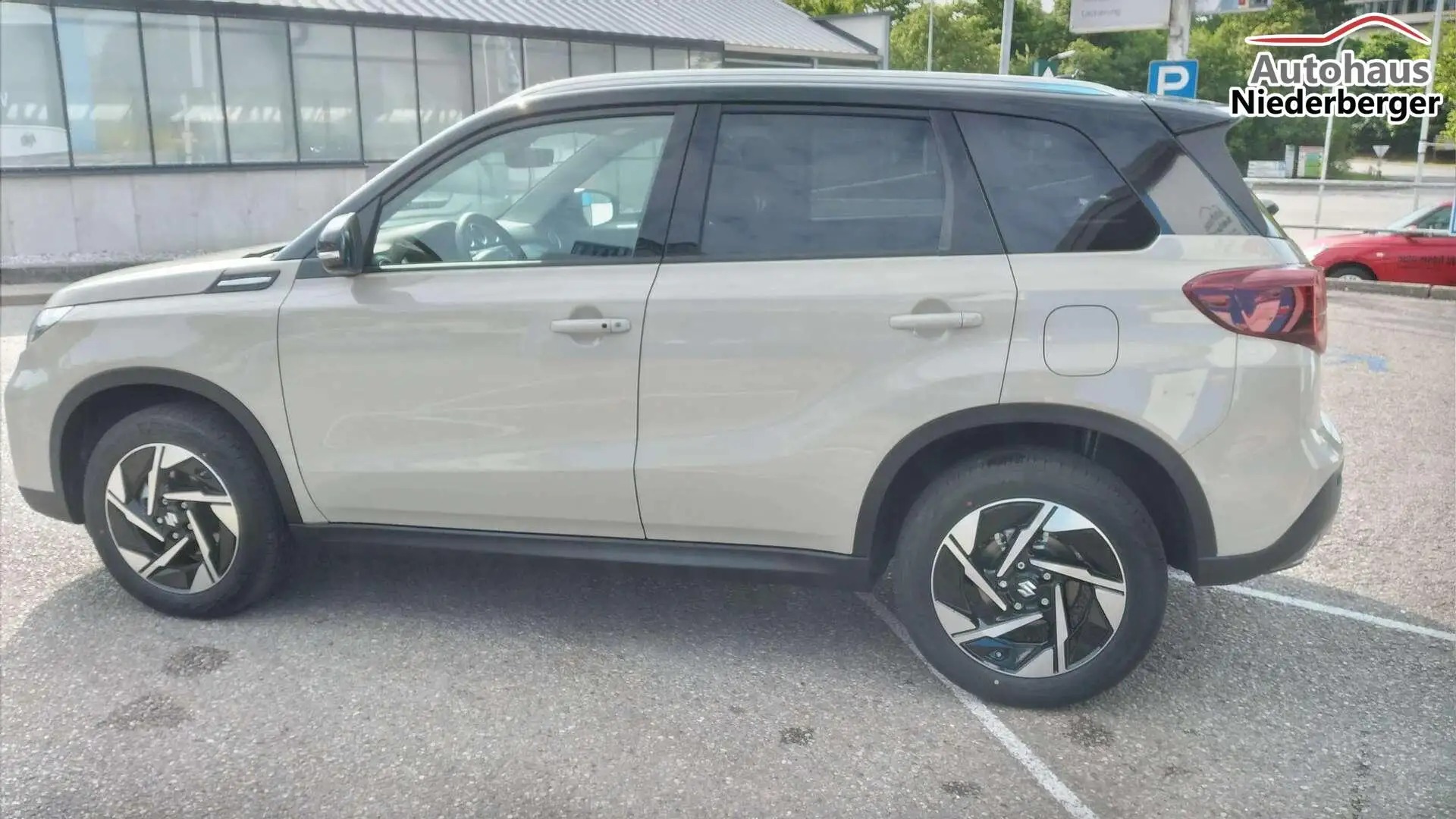 Suzuki Vitara 1,4 DITC Hybrid flash 95 kW (129 PS), Frontantrieb Beige - 2