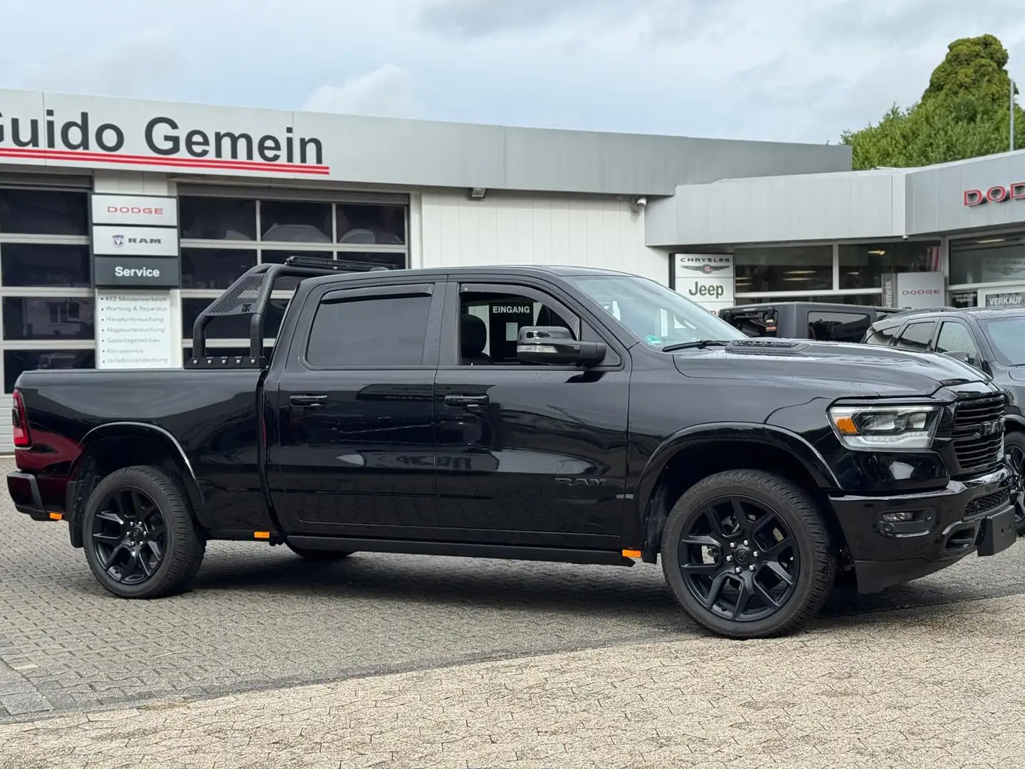Dodge RAM 1500 5.7 V8 Crew Cab Laramie Night Longbed Schwarz - 2