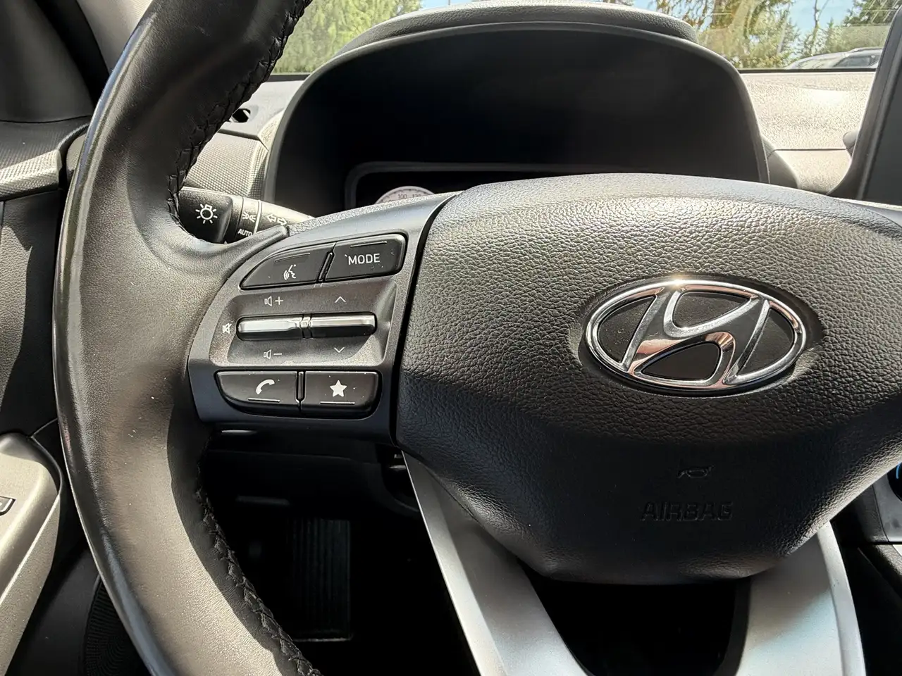 Hyundai KONA снимка Hyundai KONA