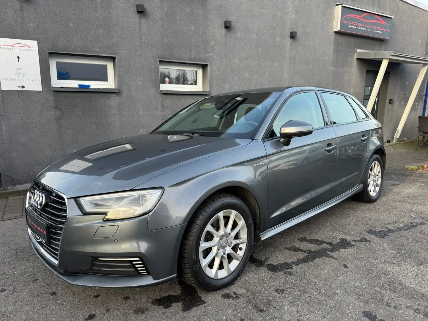 Audi A3 Sportback e-tron SPORT LED Navi 8 fach Grau - 1