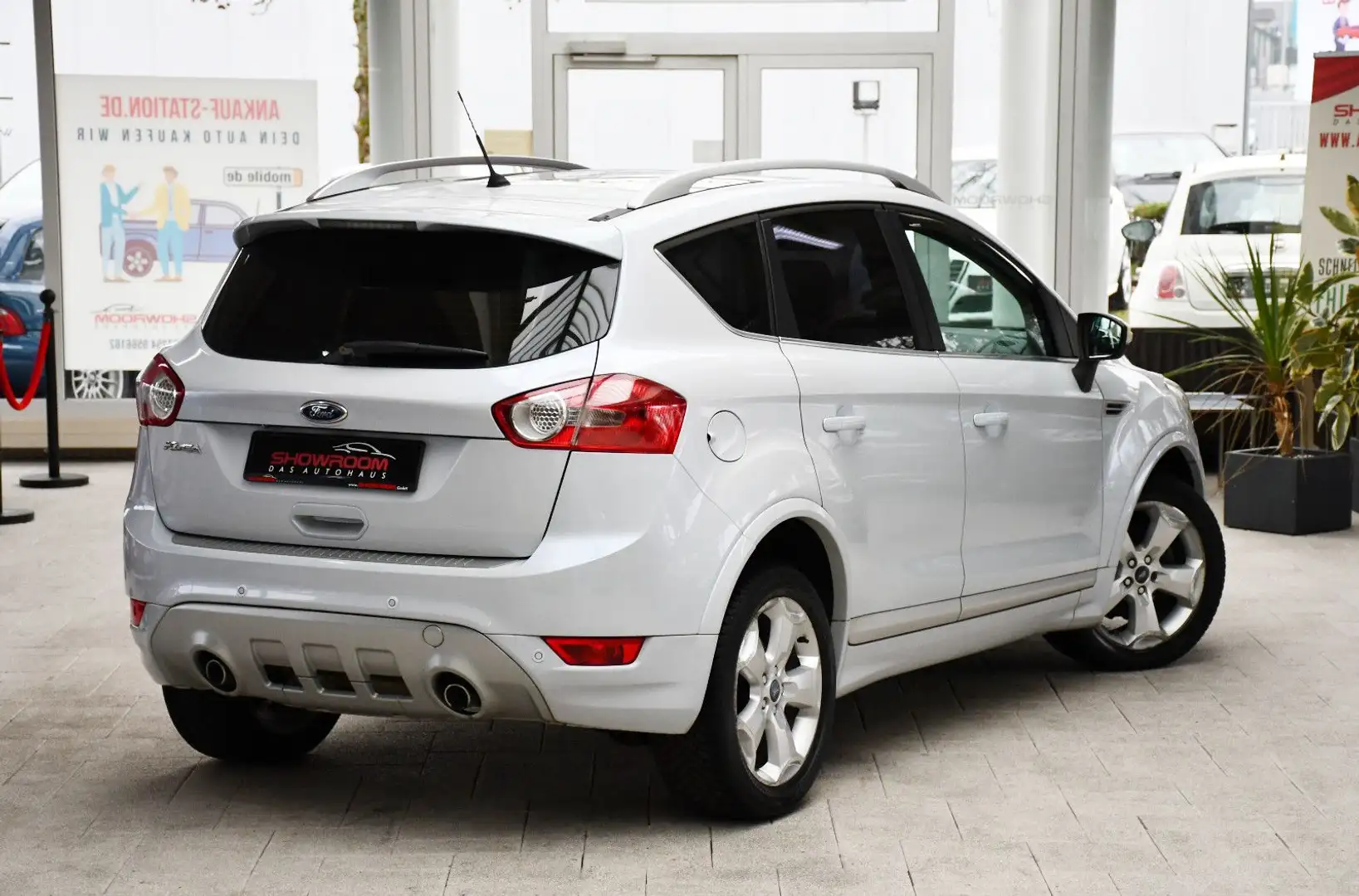Ford Kuga Individual 4x4Allrad Autmatik Pano Navi Cam Weiß - 2