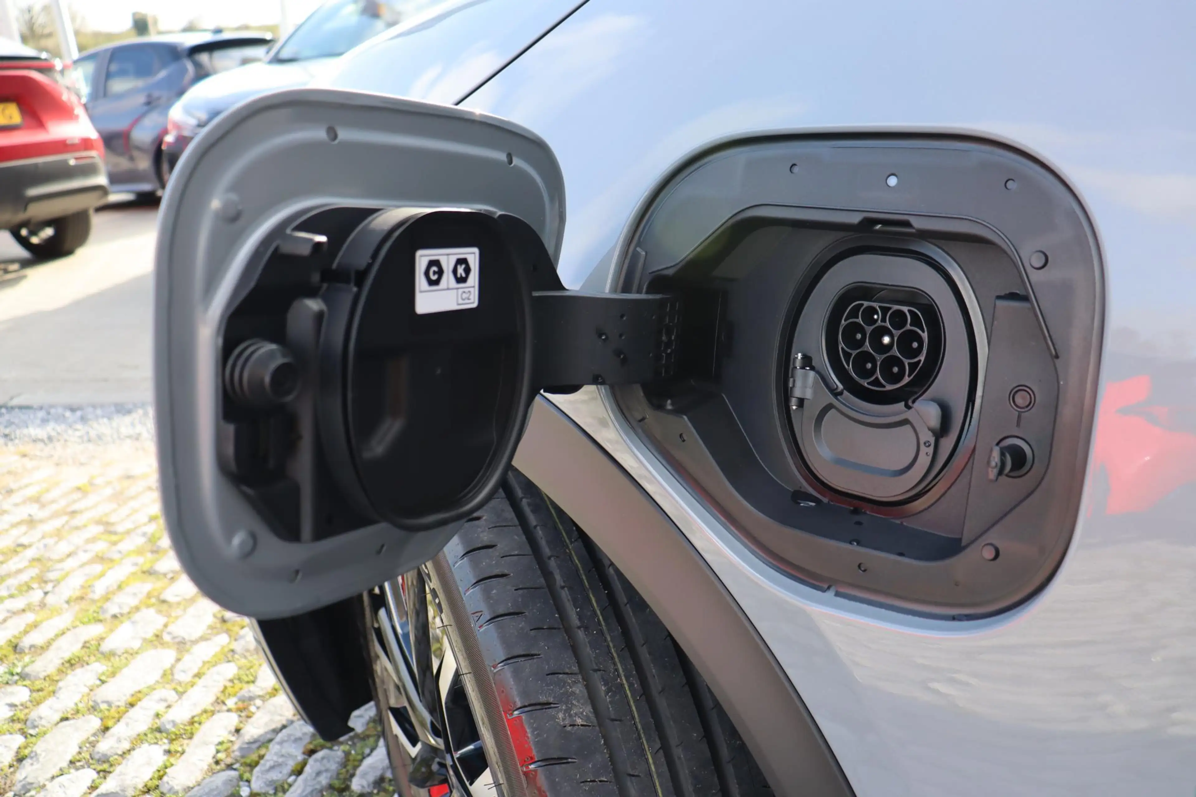 Toyota C-HR+ First Edition 77 kWh 20 Inch Lm velgen — photo 13