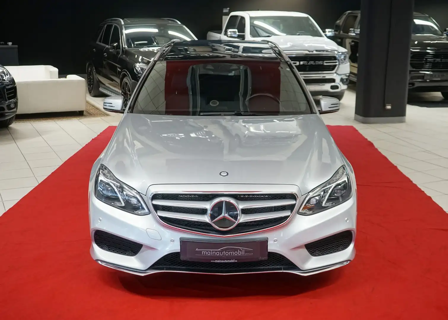 Mercedes-Benz E 500 T AMG 4M AHK LED Distronic Keyless Pano Silber - 2
