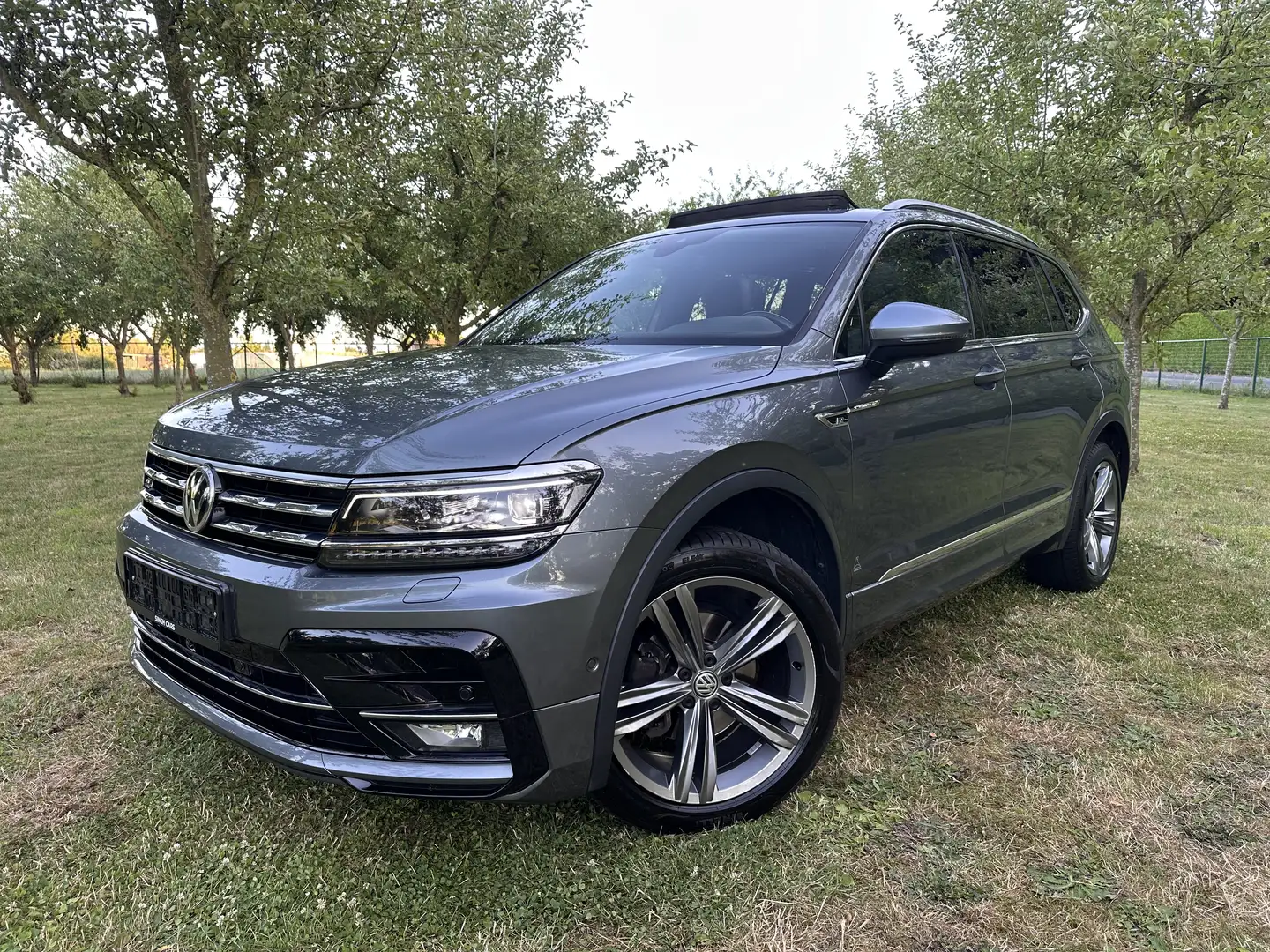 Volkswagen Tiguan Allspace 1.5 TSI DSG R-Line/Pano/Automaat/7-PL/Camera Gris - 1