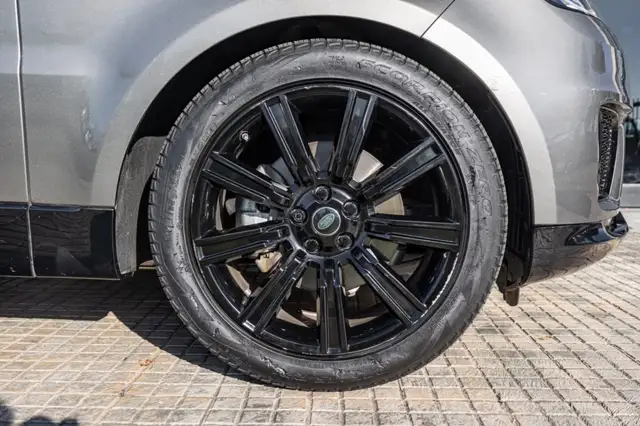 Land Rover Range Rover Sport view 8