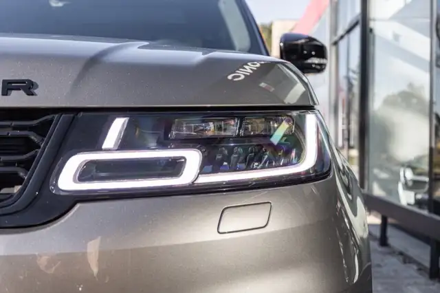 Land Rover Range Rover Sport view 4