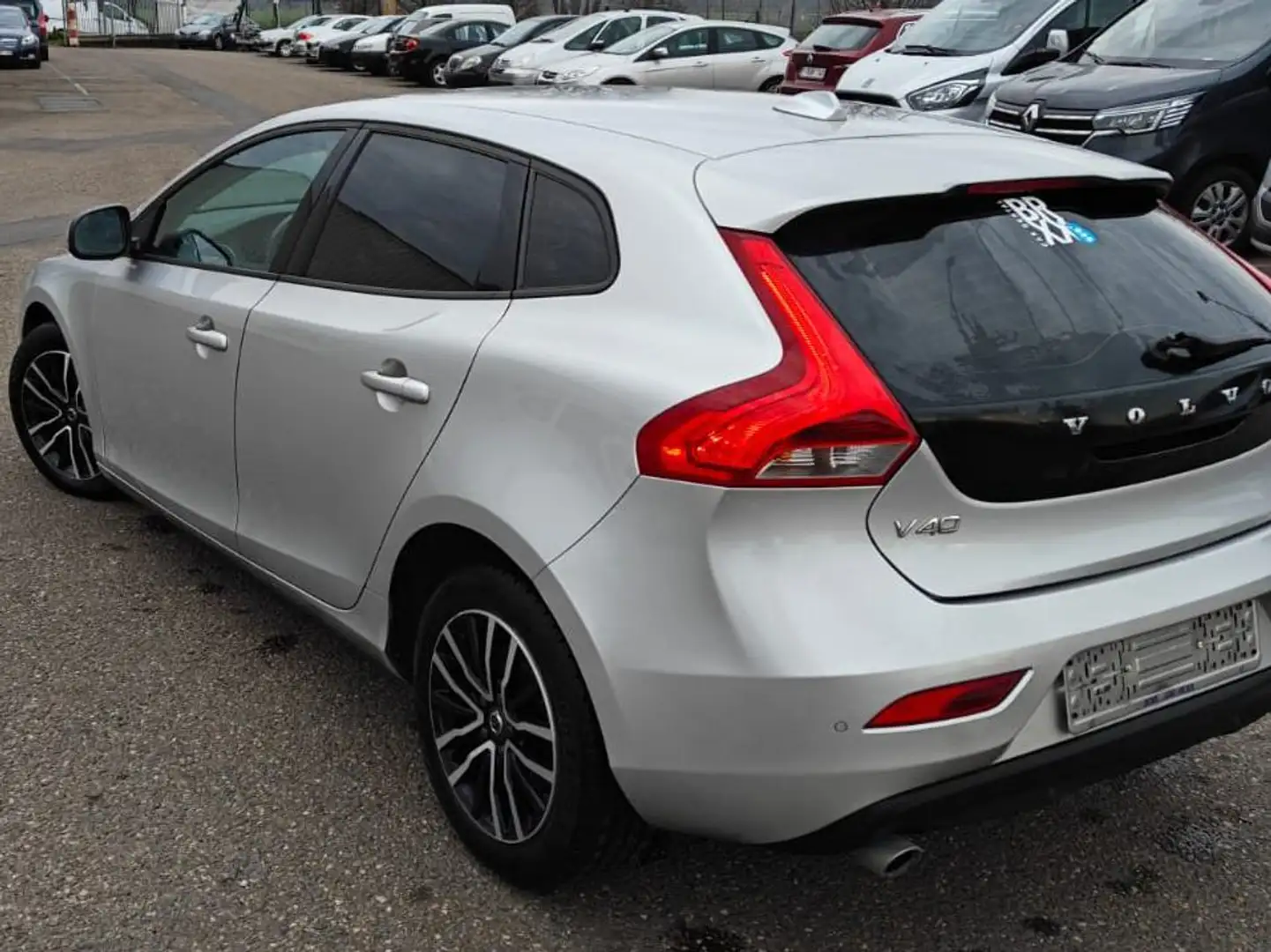 Volvo V40 V40 D2 Geartronic Momentum Argent - 1