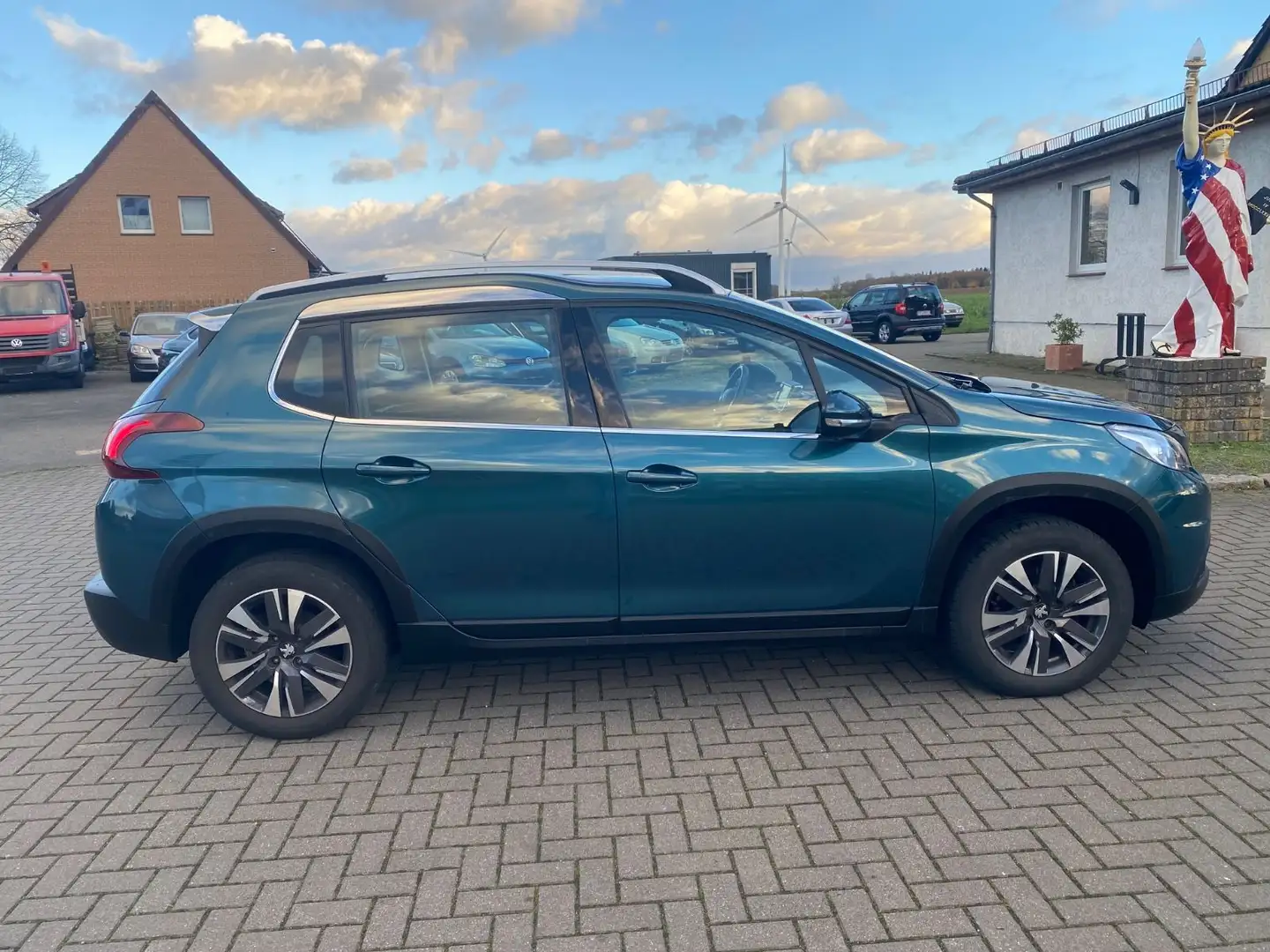 Peugeot 2008 Allure 1.Hand Navi,sitzh, - 2