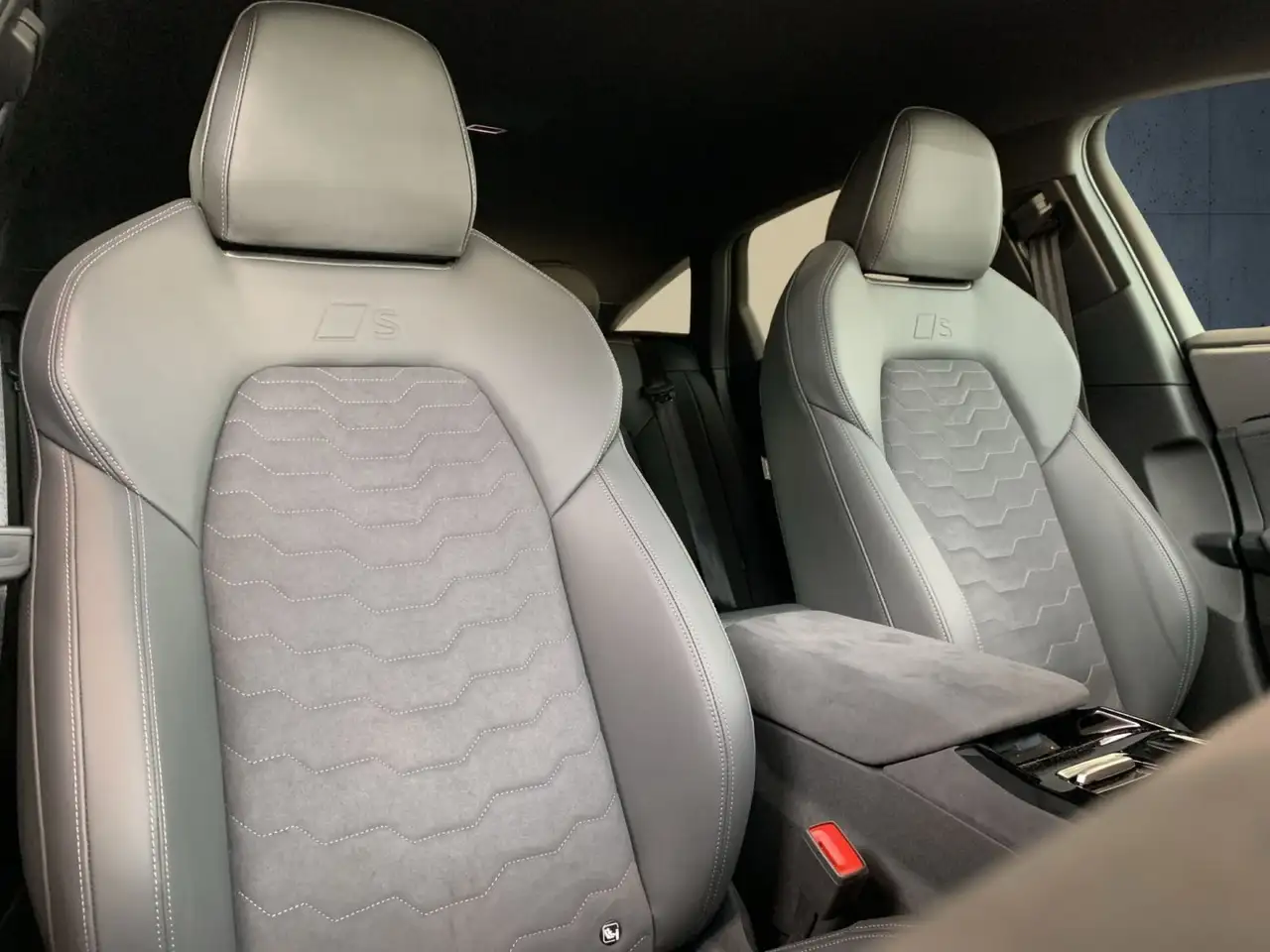 Audi A6 e-tron S line AHK/W-Pumpe/Tech+/21" 16