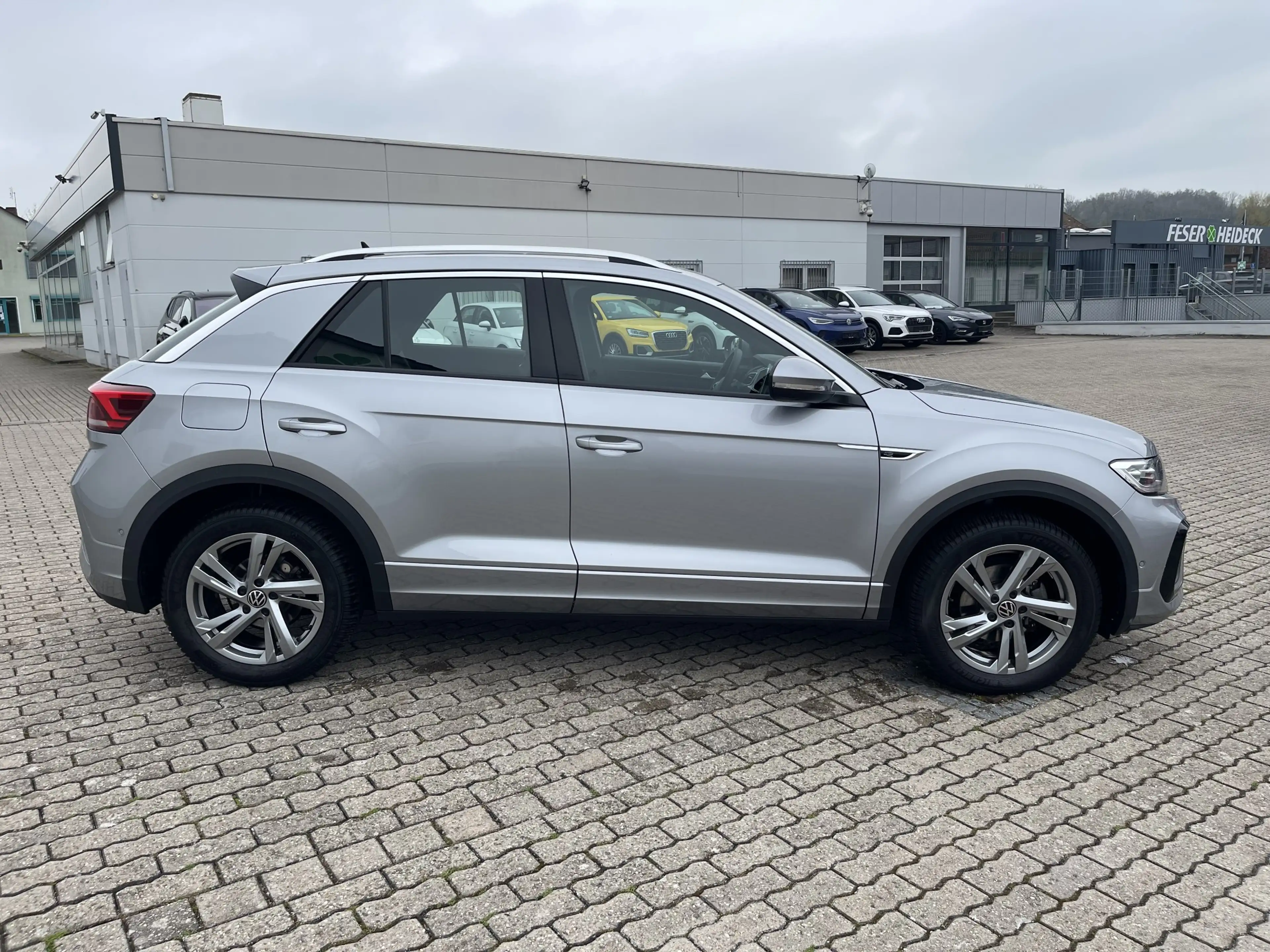 Volkswagen T-Roc R-Line 1.5 TSI DSG ACC PANO KAM NAV — photo 5
