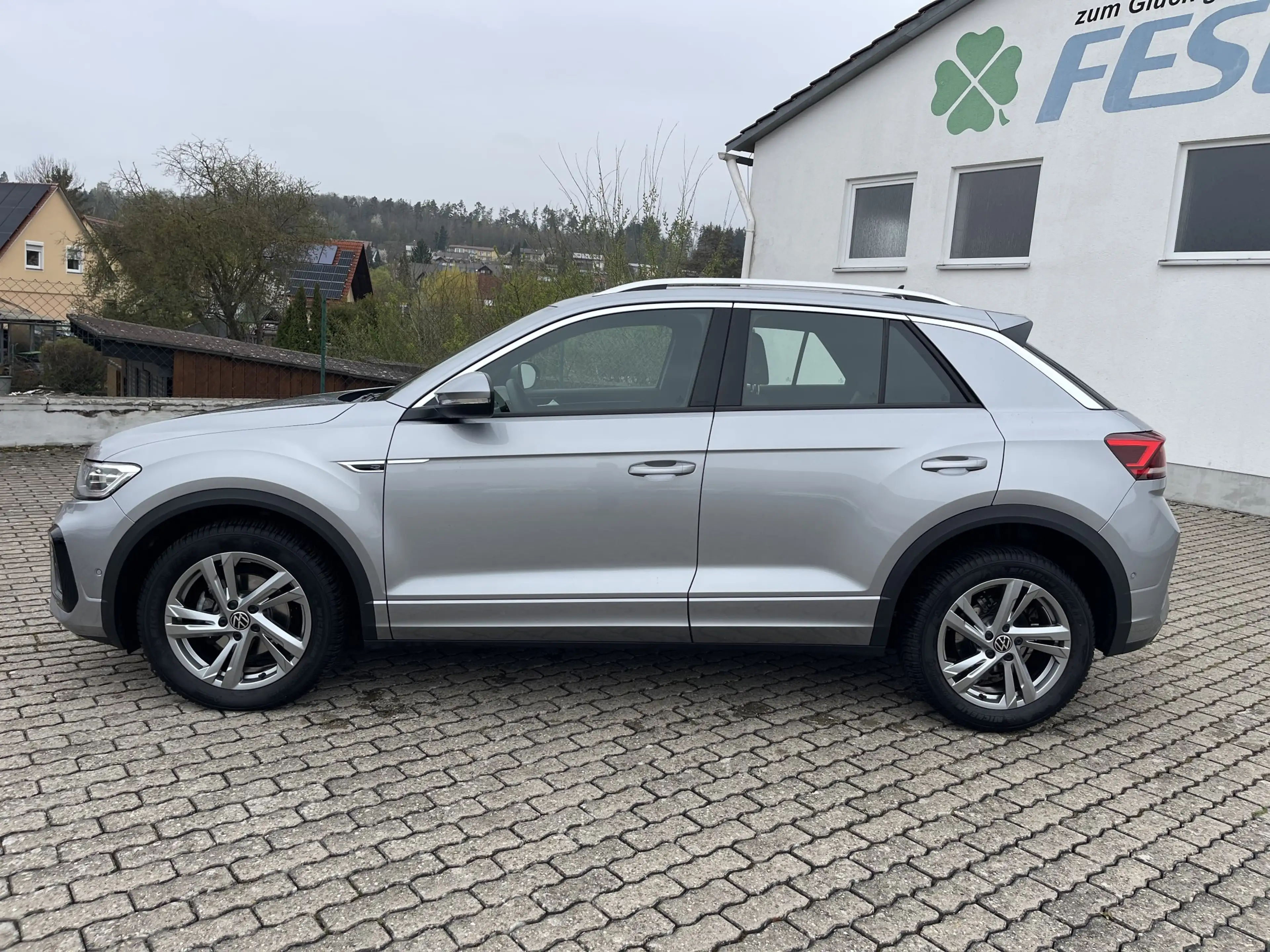 Volkswagen T-Roc R-Line 1.5 TSI DSG ACC PANO KAM NAV — photo 9