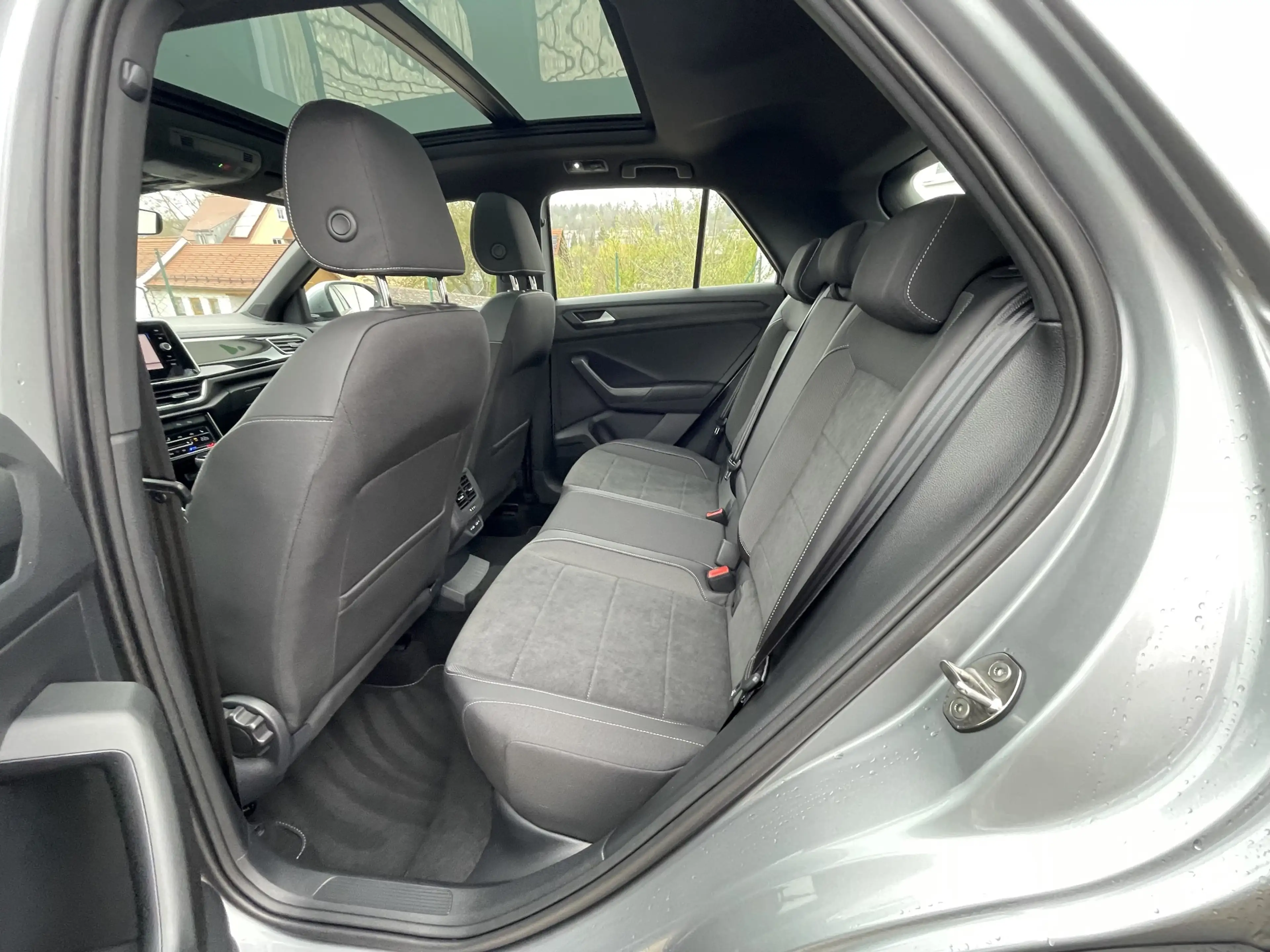 Volkswagen T-Roc R-Line 1.5 TSI DSG ACC PANO KAM NAV — photo 14