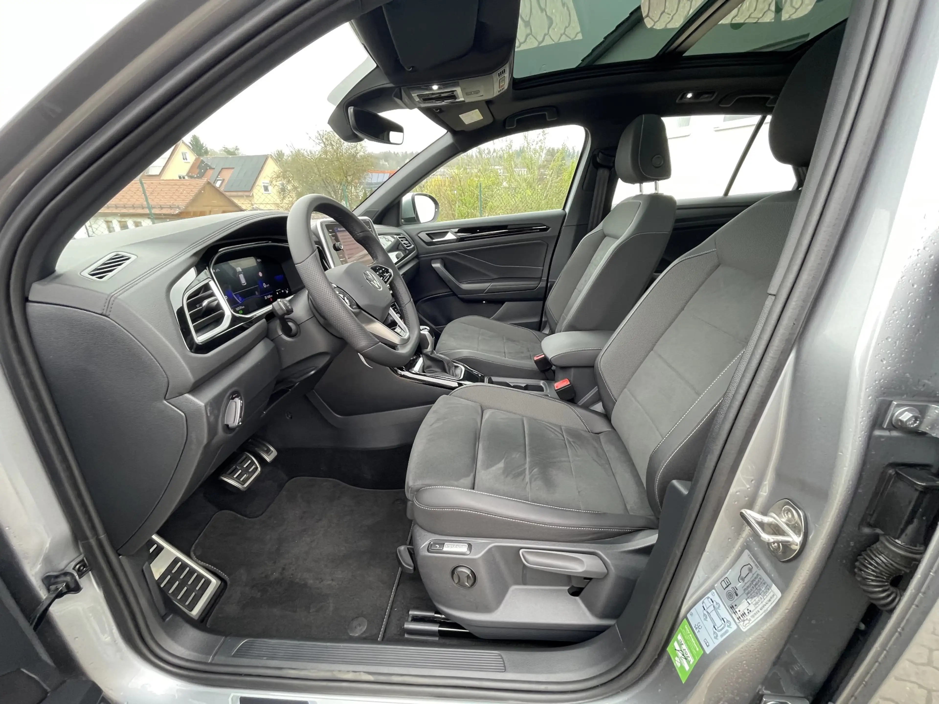 Volkswagen T-Roc R-Line 1.5 TSI DSG ACC PANO KAM NAV — photo 12