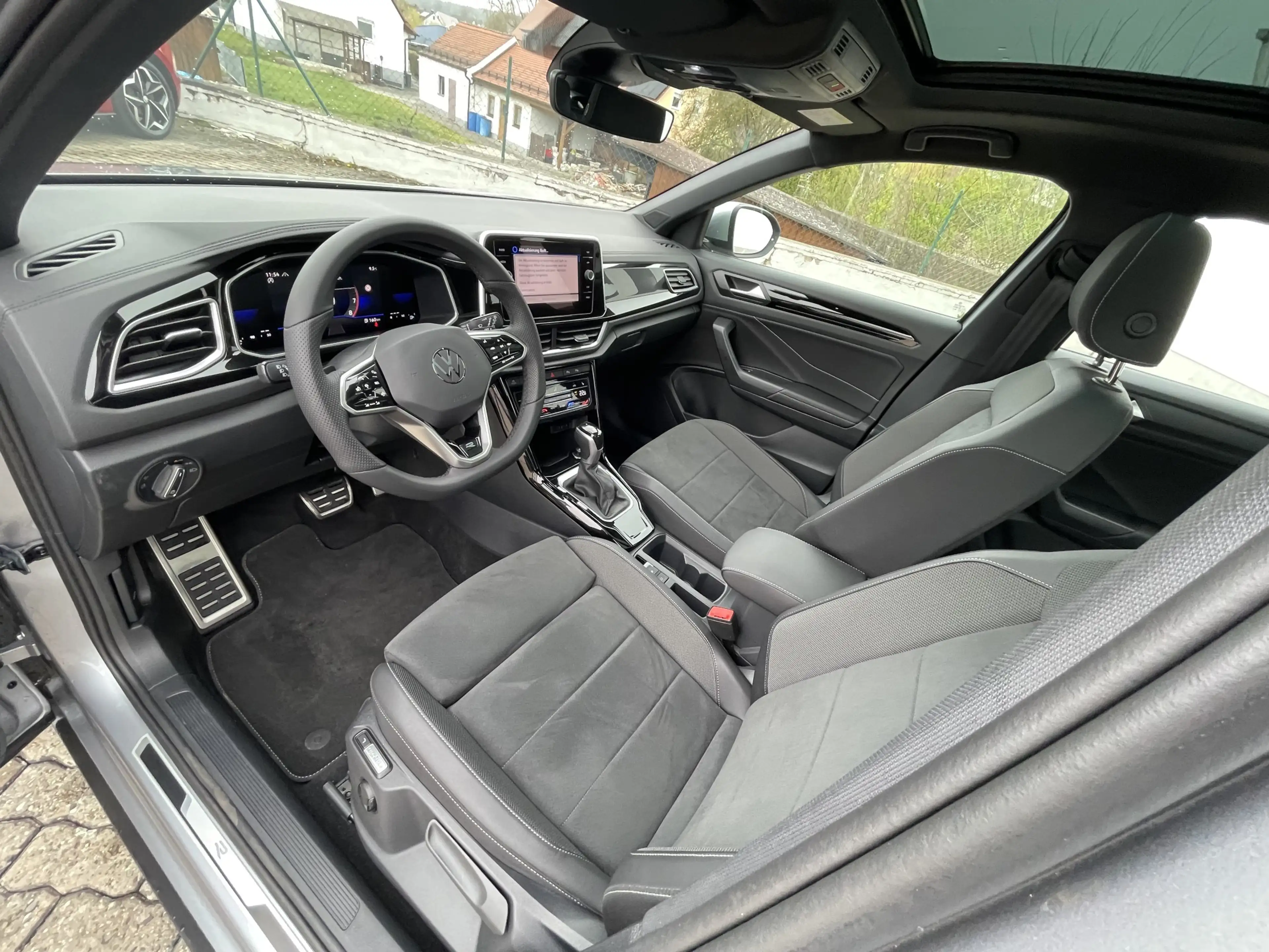 Volkswagen T-Roc R-Line 1.5 TSI DSG ACC PANO KAM NAV — photo 13