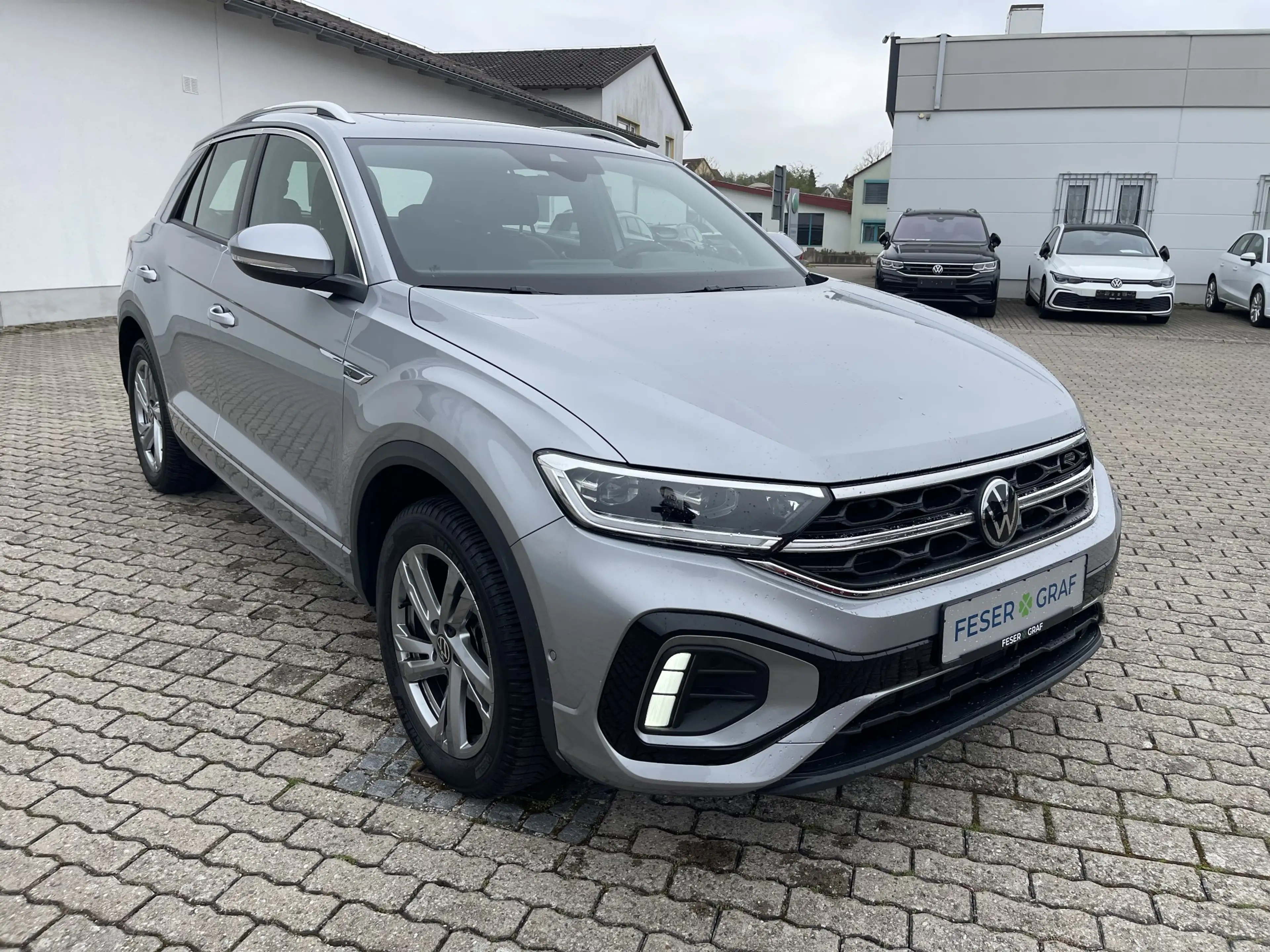 Volkswagen T-Roc R-Line 1.5 TSI DSG ACC PANO KAM NAV — photo 4