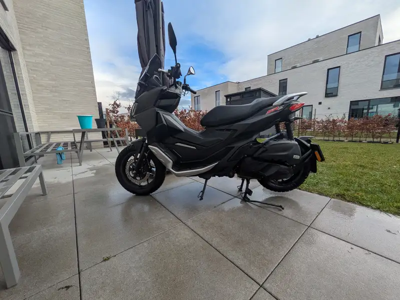 Aprilia SR GT 125 - foto 5