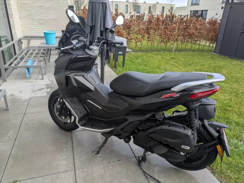 Aprilia SR GT 125 - foto 4