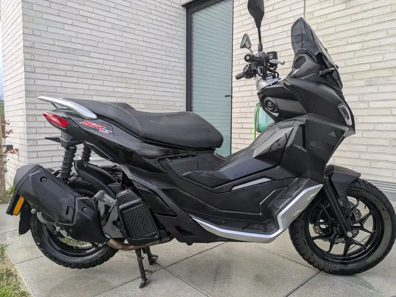 Aprilia SR GT 125 - foto 2