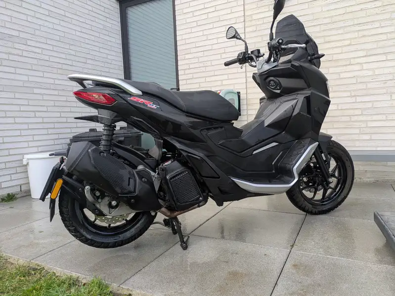 Aprilia SR GT 125 - foto 3