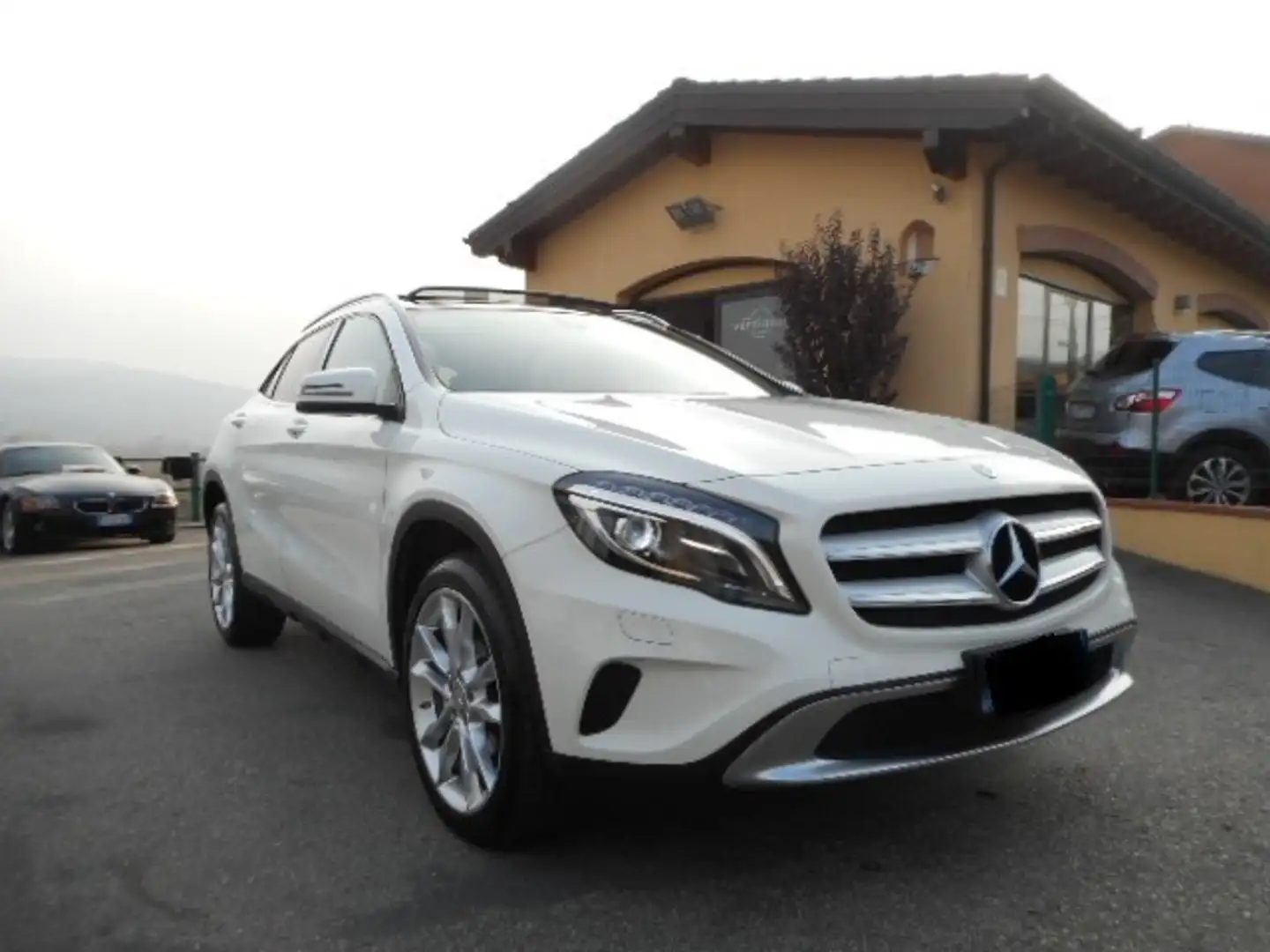 Mercedes-Benz GLA 200 AUTOMATICA PREMIUM-PELLE-NAVI-RETROCAMERA-TETTO- Bianco - 1