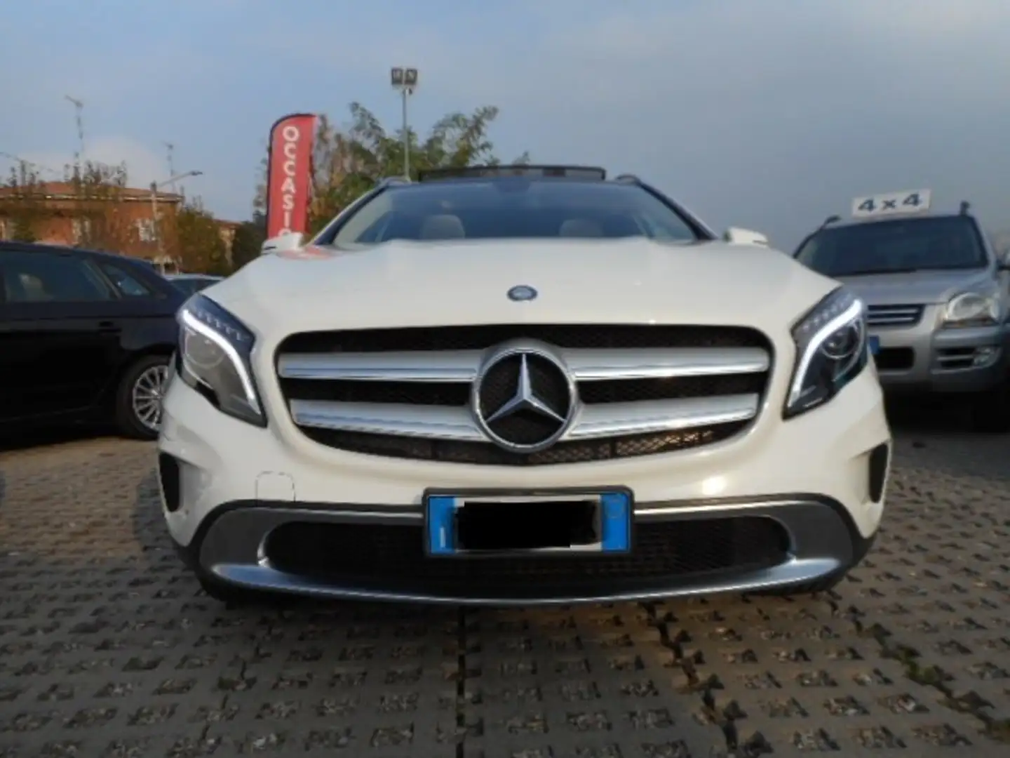 Mercedes-Benz GLA 200 AUTOMATICA PREMIUM-PELLE-NAVI-RETROCAMERA-TETTO- Bianco - 2
