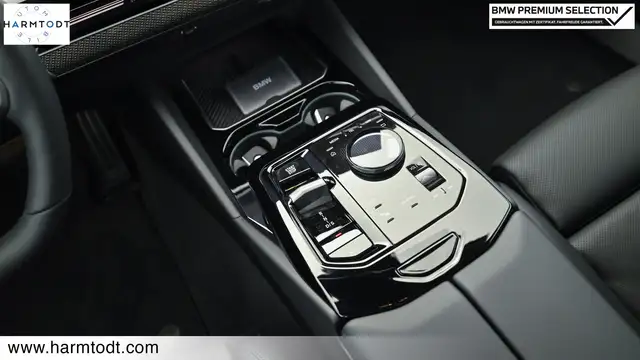 BMW 5 Series view 14