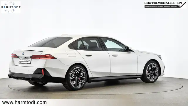 BMW 5 Series view 5
