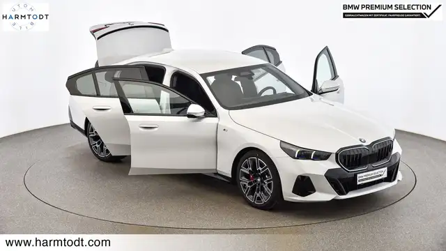 BMW 5 Series view 7