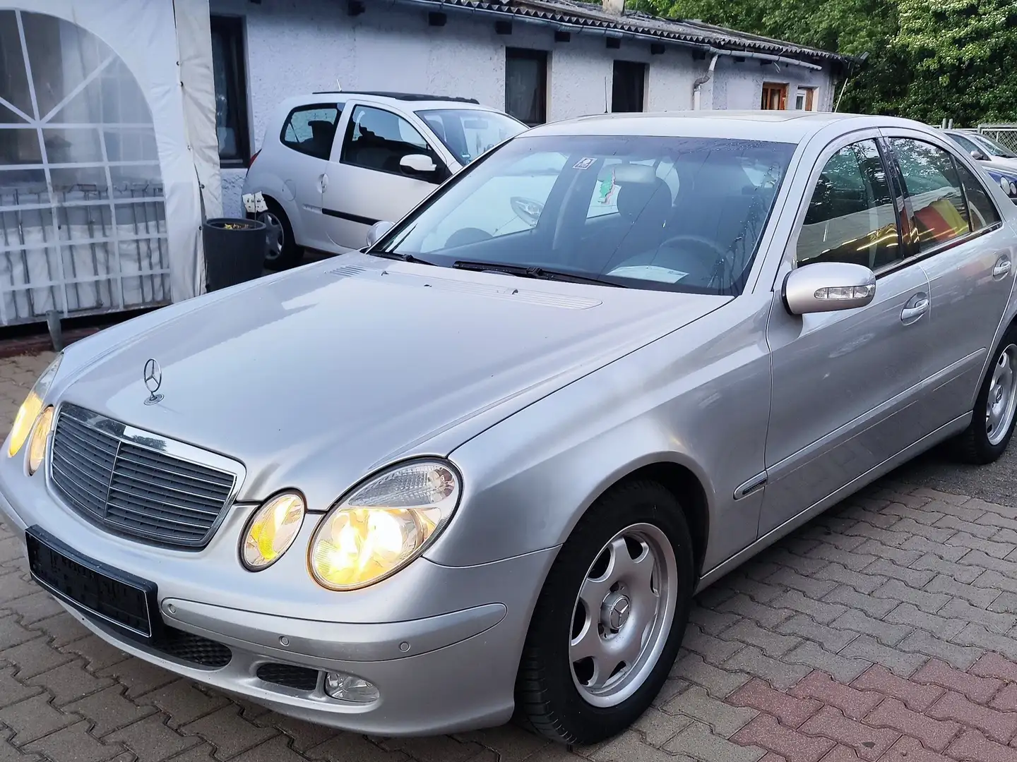 Mercedes-Benz E 200 E 200 CDI .Motor &Getriebe TOP Argent - 1