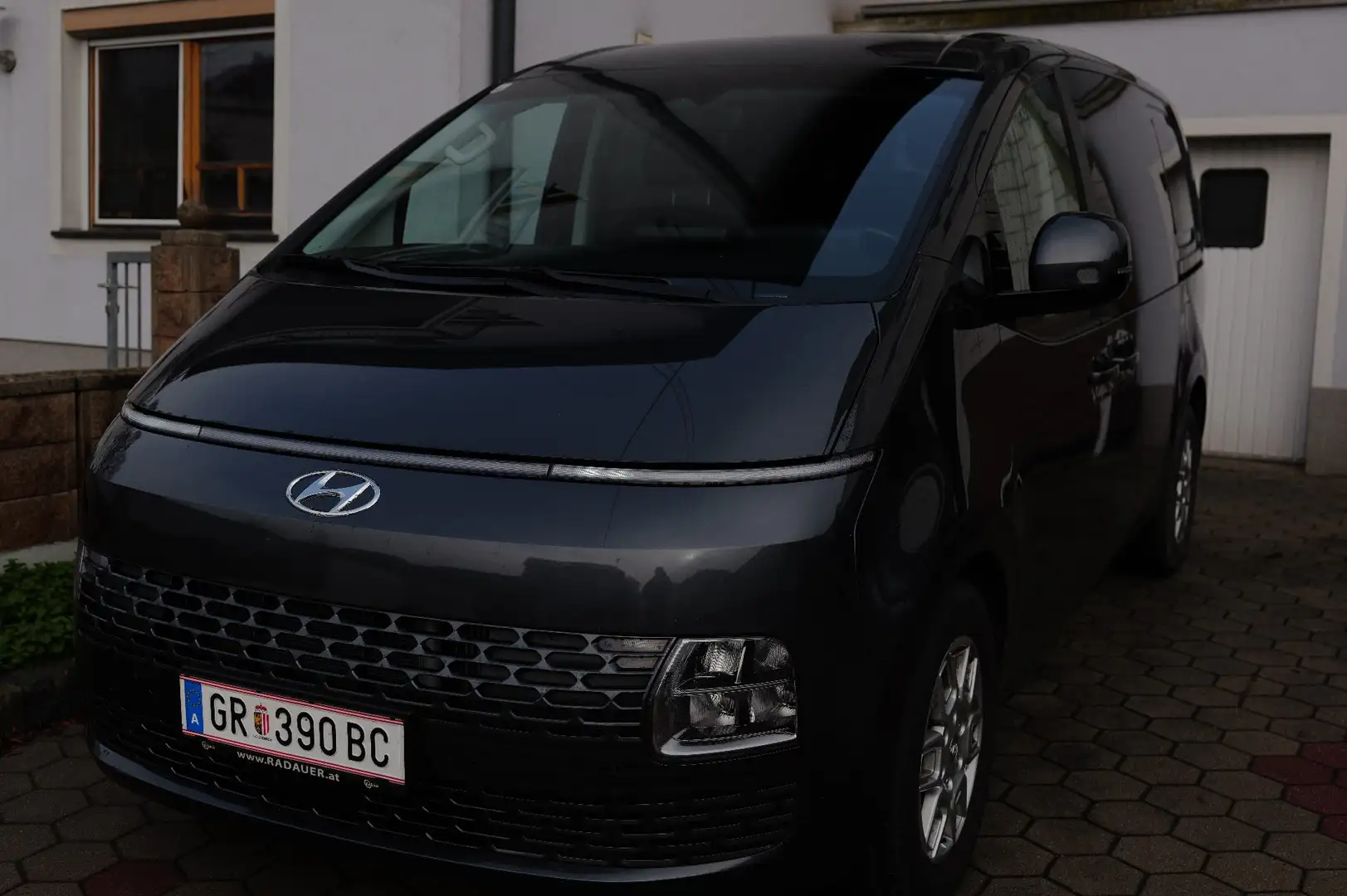 Hyundai STARIA 2,2 Doppelkabine Laderaum Aut. EZ 2024 - 1