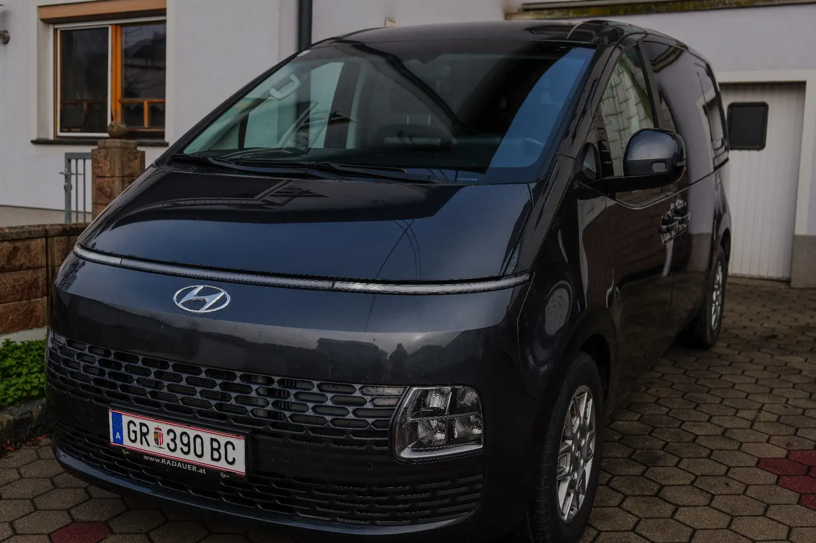 Hyundai STARIA 2,2 CRDI Doka, 6 Sitzer, Aut. EZ 2024 - 1