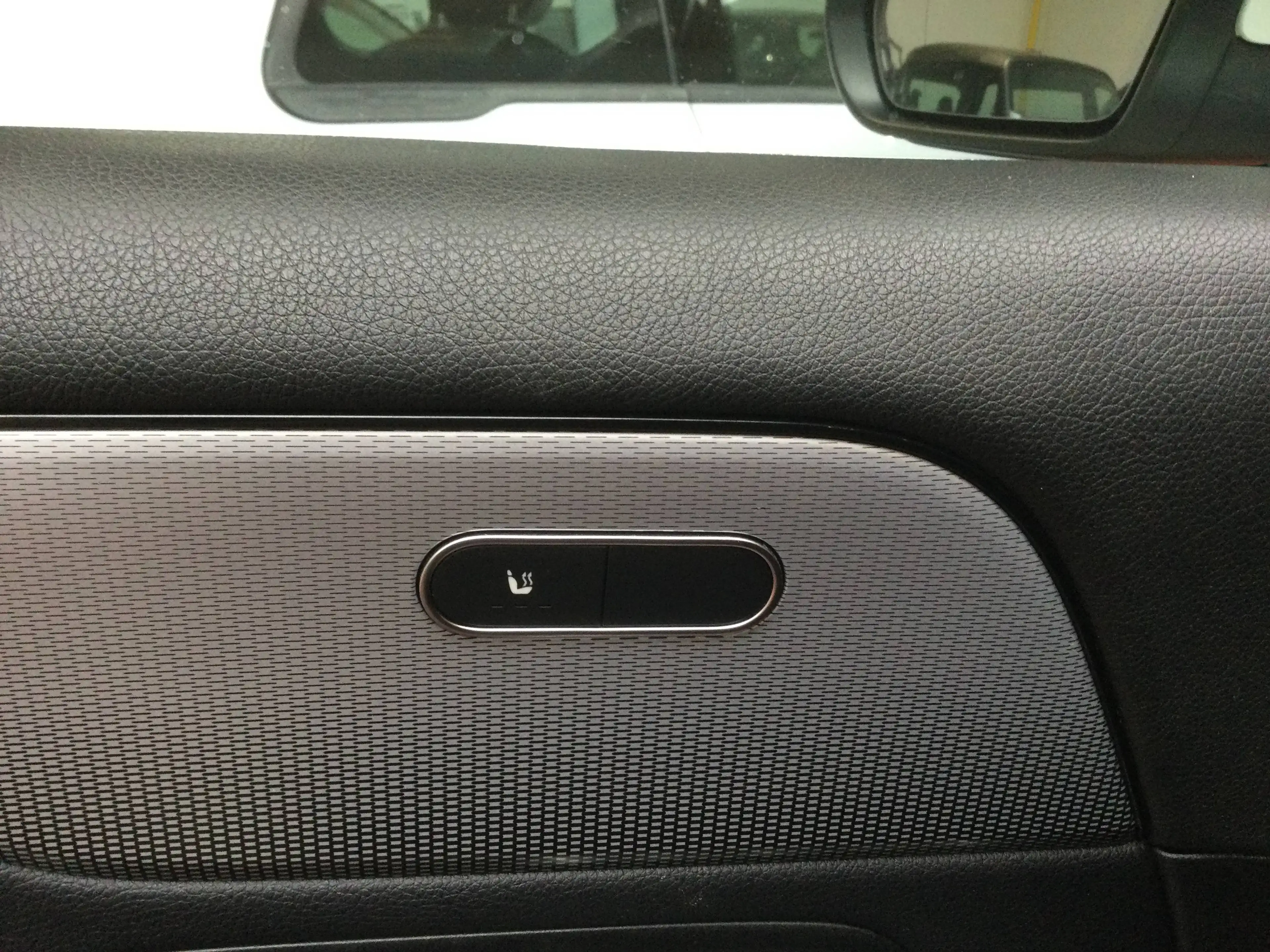 Mercedes-Benz GLA 250 GLA 250 e PHEV Luxury Line — photo 12