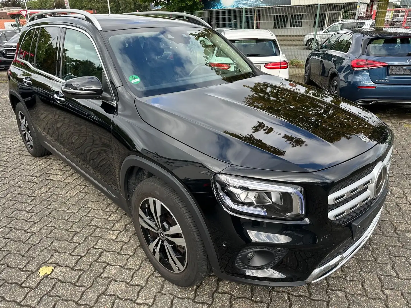 Mercedes-Benz GLB 200 d DCT Progressive KeyGo Distro LED AHK Noir - 2