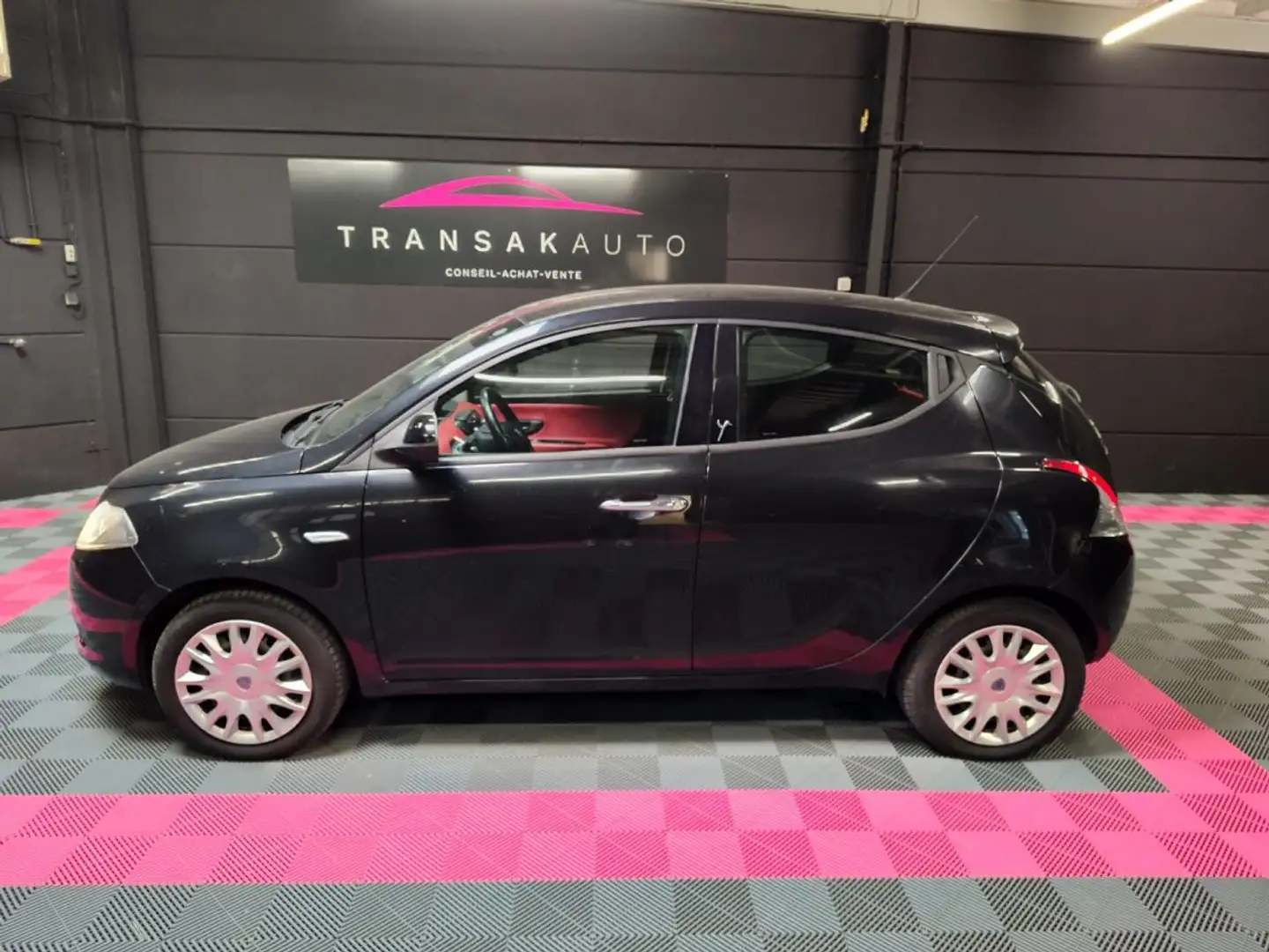 Lancia Ypsilon 1.2 8v 69 ch StopStart Black Red Noir - 2