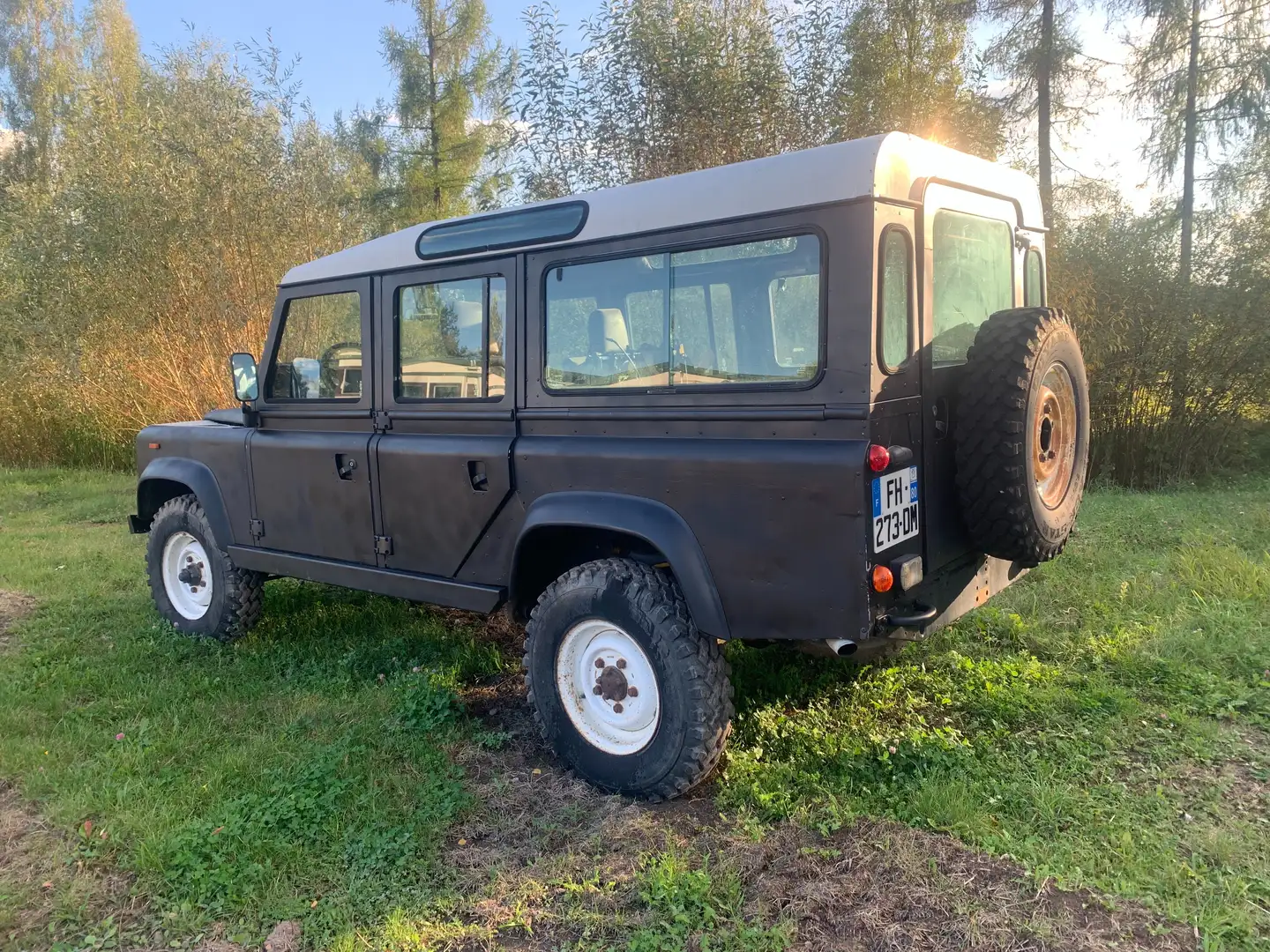 Land Rover Defender 110 Černá - 2
