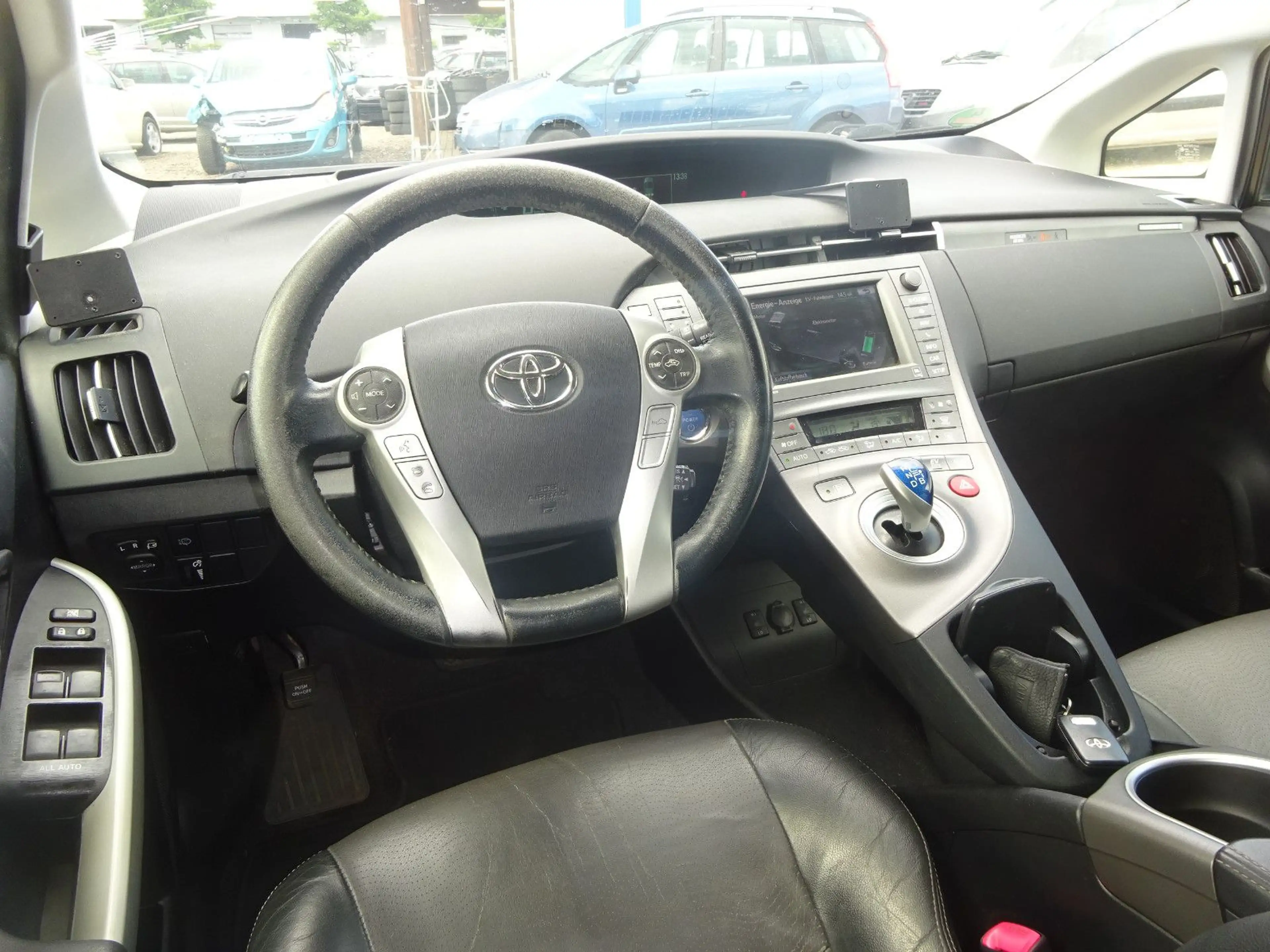 Toyota Prius Plug-in Hybrid TEC-Edition — photo 9