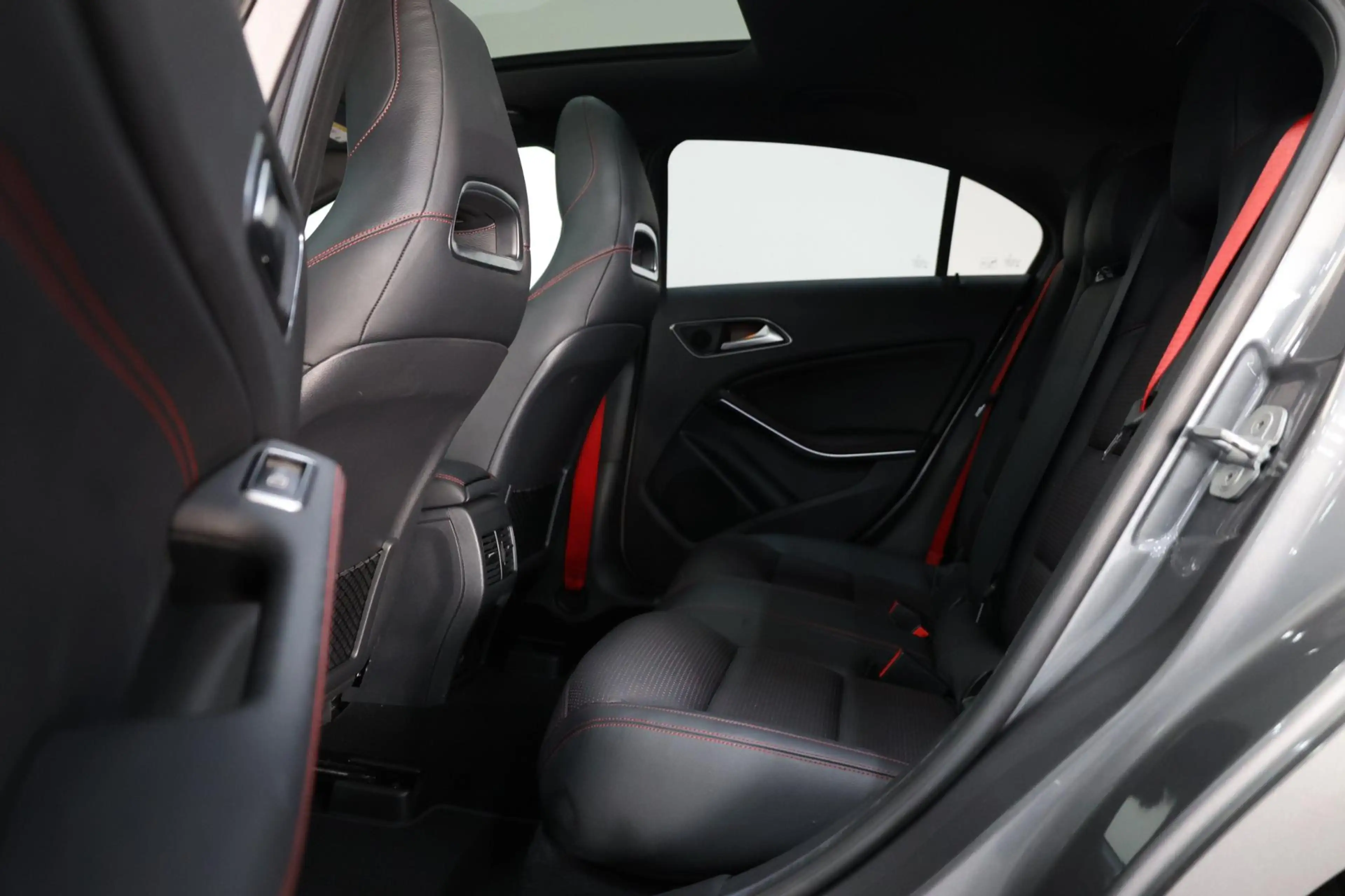 Mercedes-Benz A 45 AMG 4MATIC 361+PK LED/LEER+S.VERWARMING+MEMORY/19" LMV — photo 10