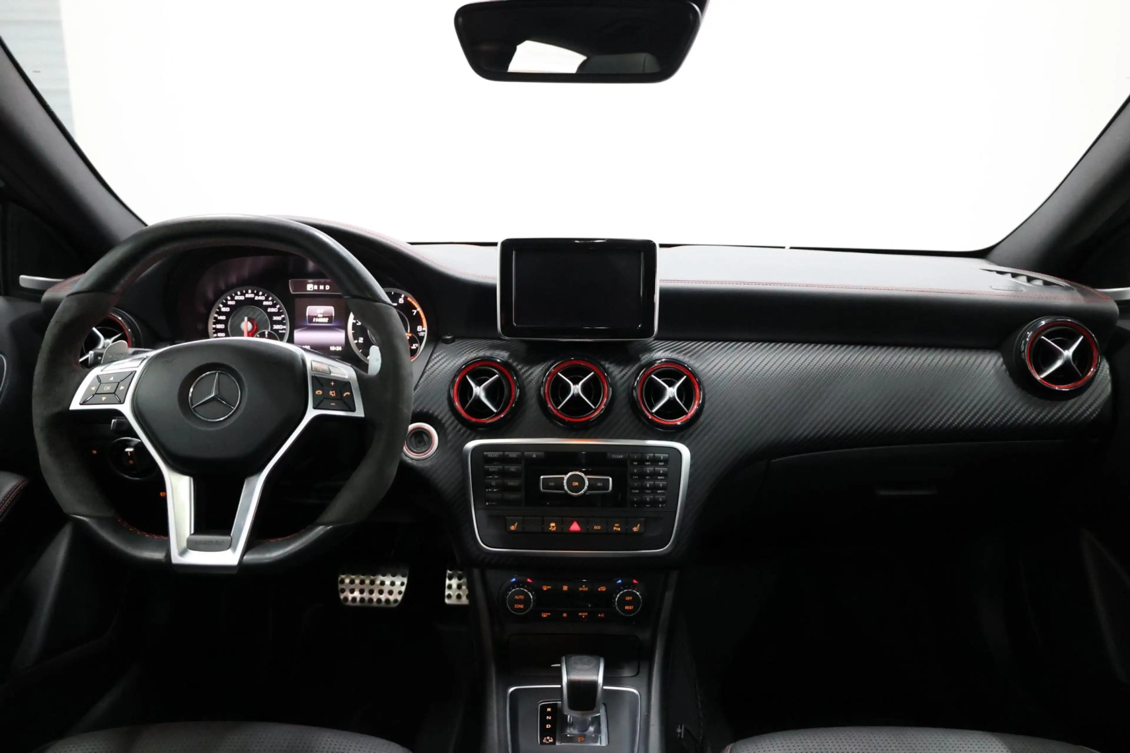 Mercedes-Benz A 45 AMG 4MATIC 361+PK LED/LEER+S.VERWARMING+MEMORY/19" LMV — photo 2