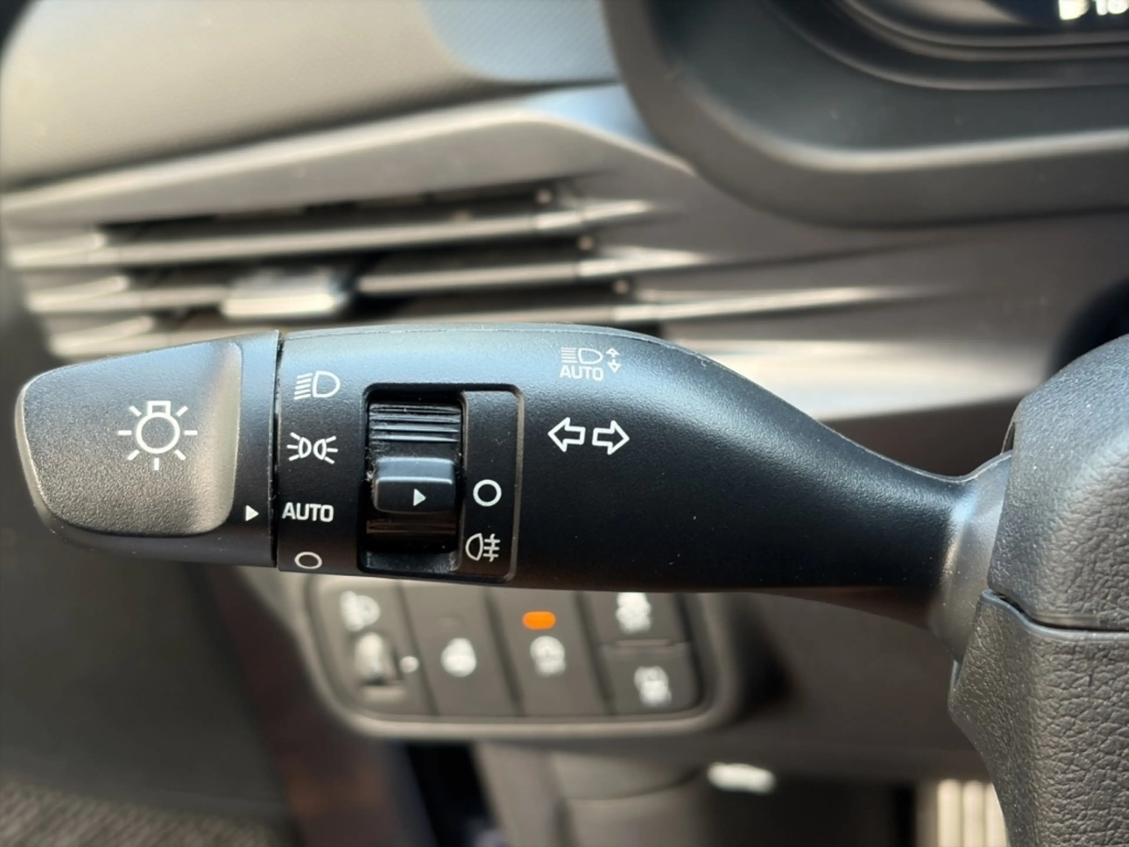 Hyundai i20 TREND 1.0 T-Gdi (48V) DCT *AHK*CAM*CARPLAY*SITZHZG — photo 15